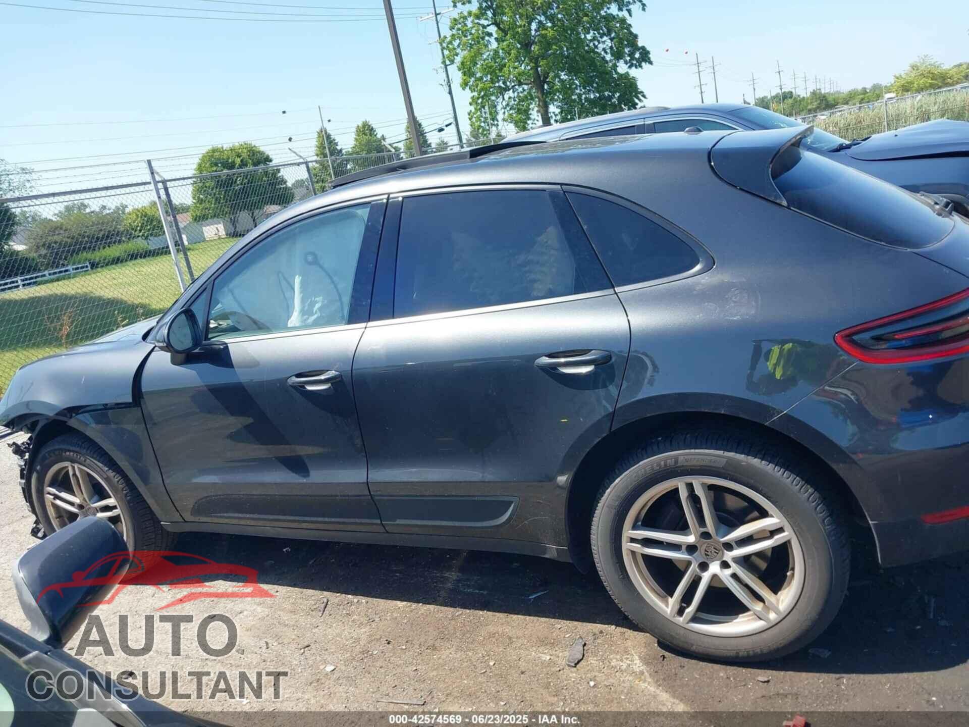PORSCHE MACAN 2017 - WP1AA2A58HLB01772