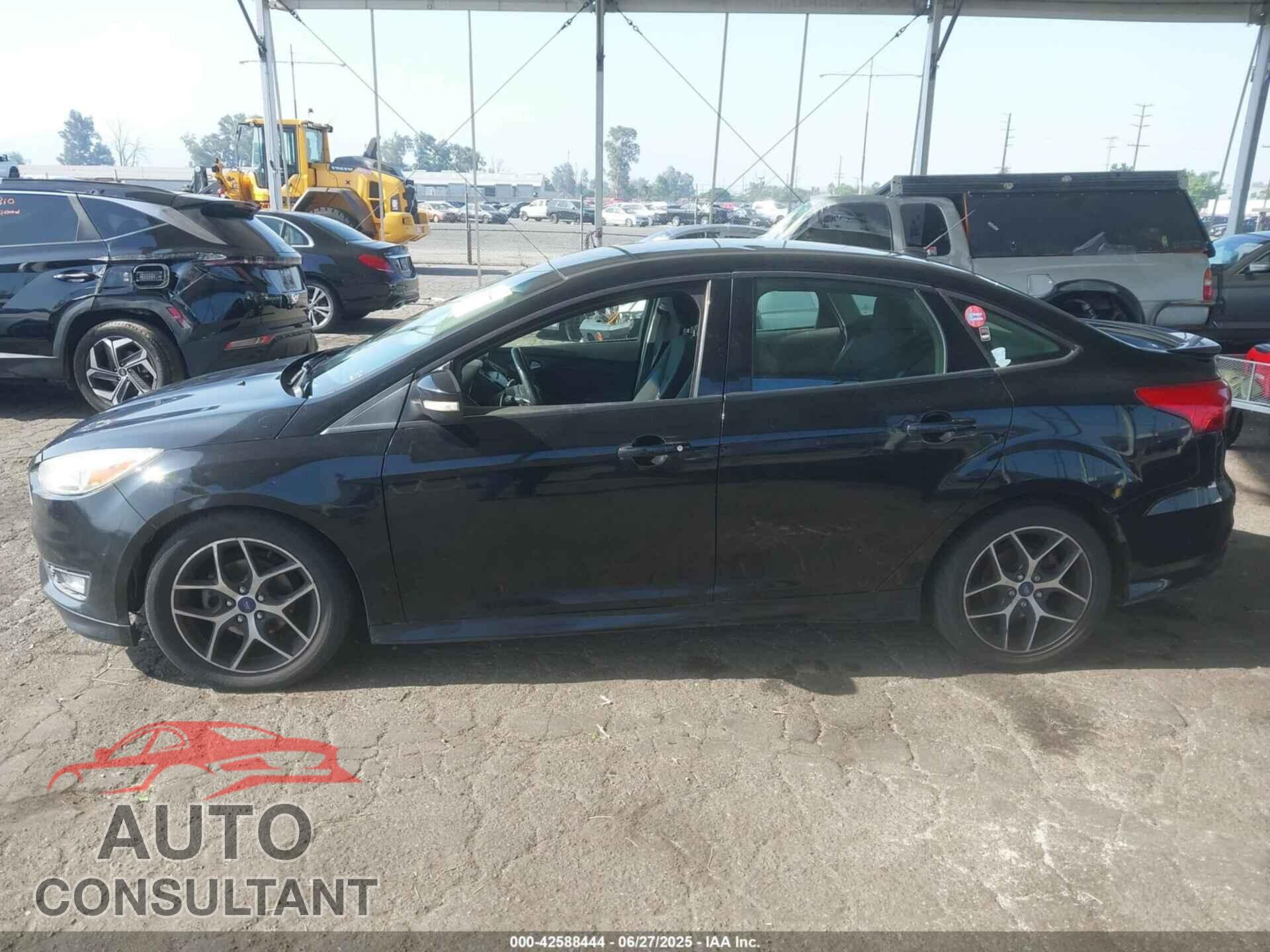 FORD FOCUS 2016 - 1FADP3F21GL246402