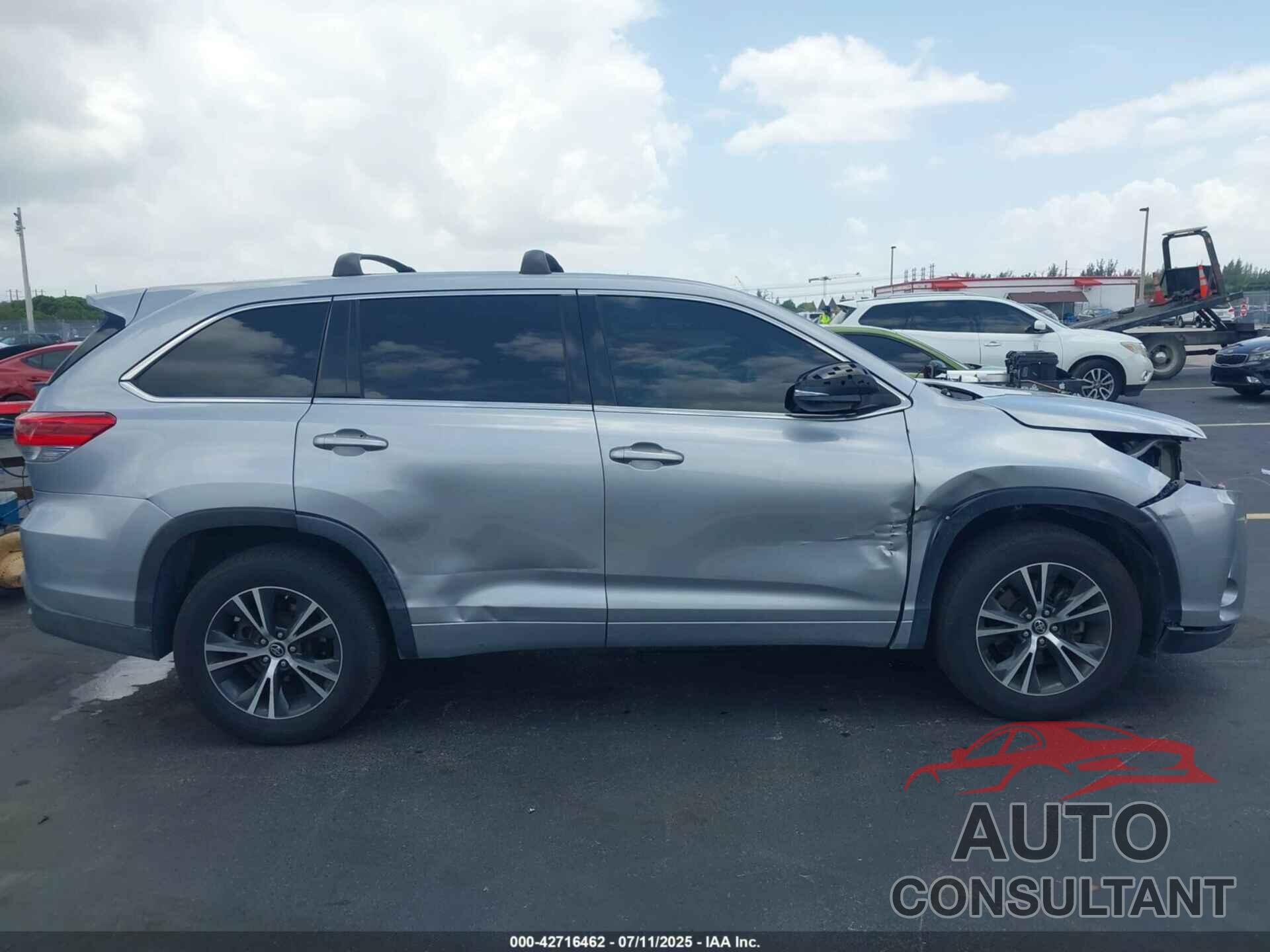TOYOTA HIGHLANDER 2017 - 5TDZARFH1HS030302