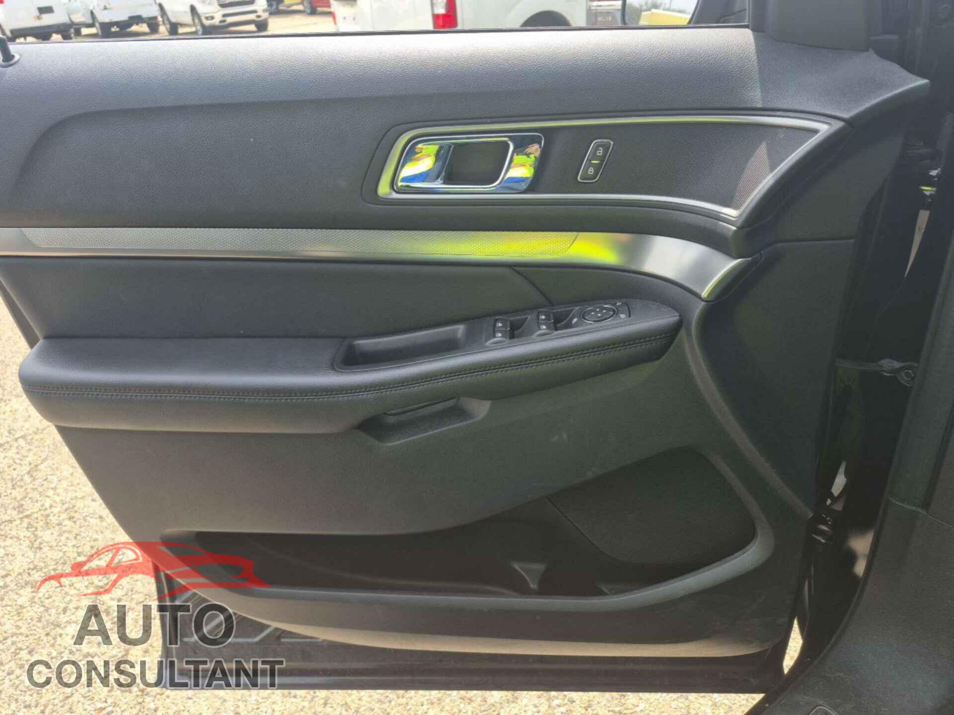 FORD EXPLORER 2018 - 1FM5K8D80JGB48121
