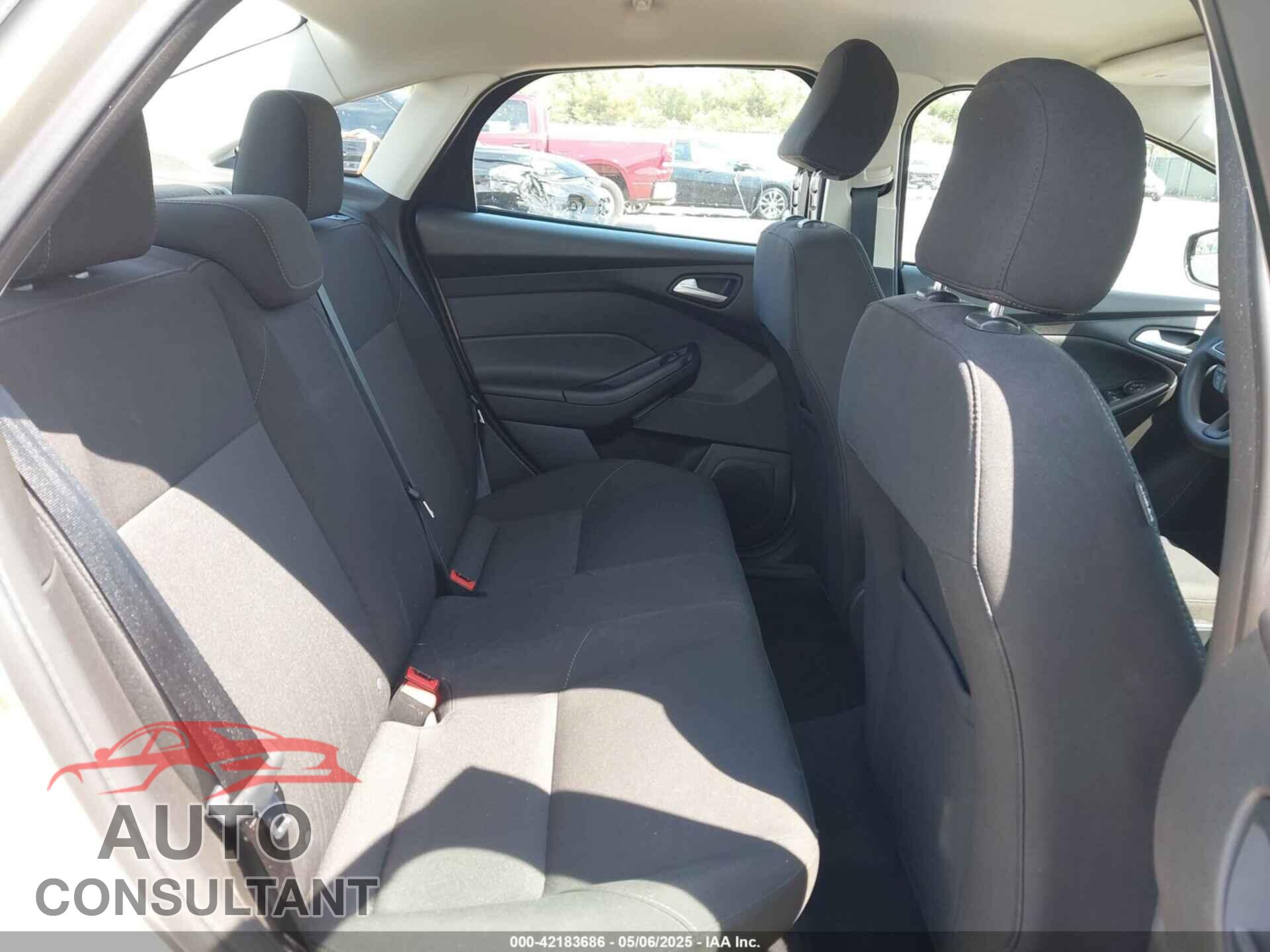 FORD FOCUS 2017 - 1FADP3F29HL229459