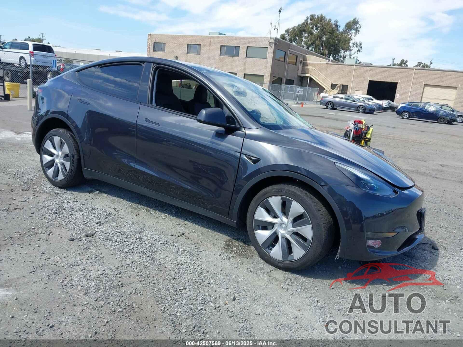 TESLA MODEL Y 2024 - 7SAYGDED2RF032628