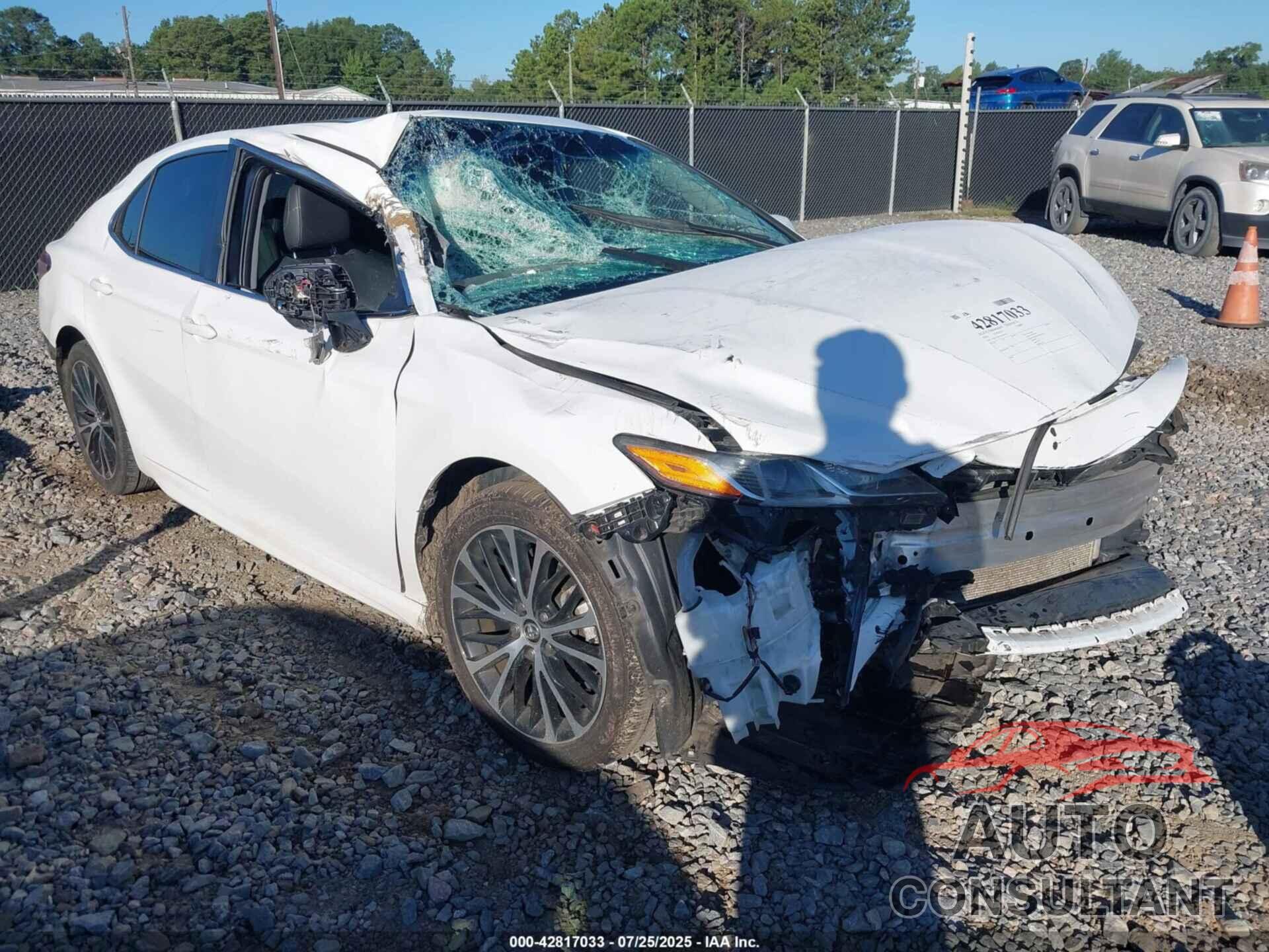 TOYOTA CAMRY 2018 - 4T1B11HK7JU054791