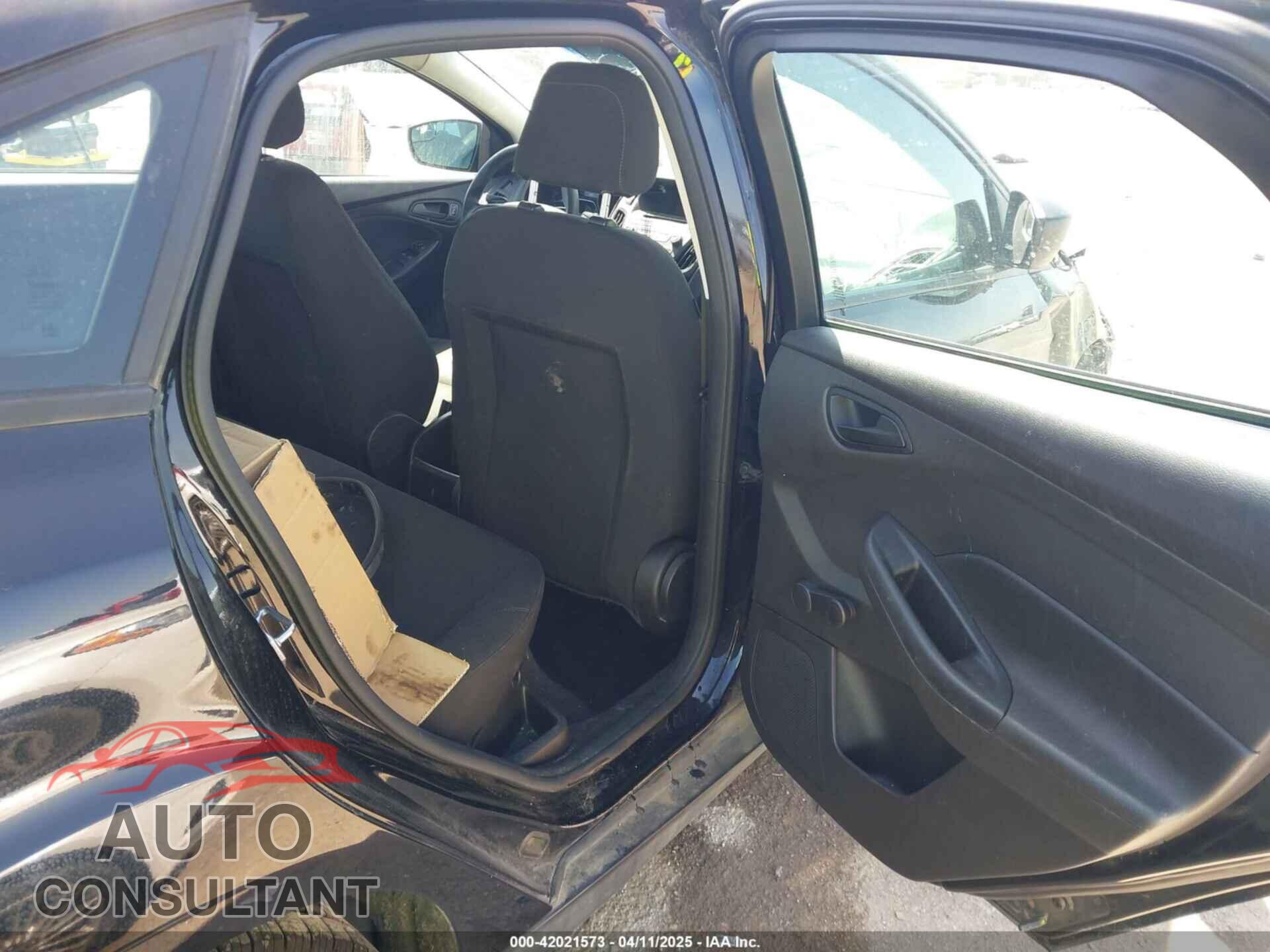 FORD FOCUS 2017 - 1FADP3E20HL244238