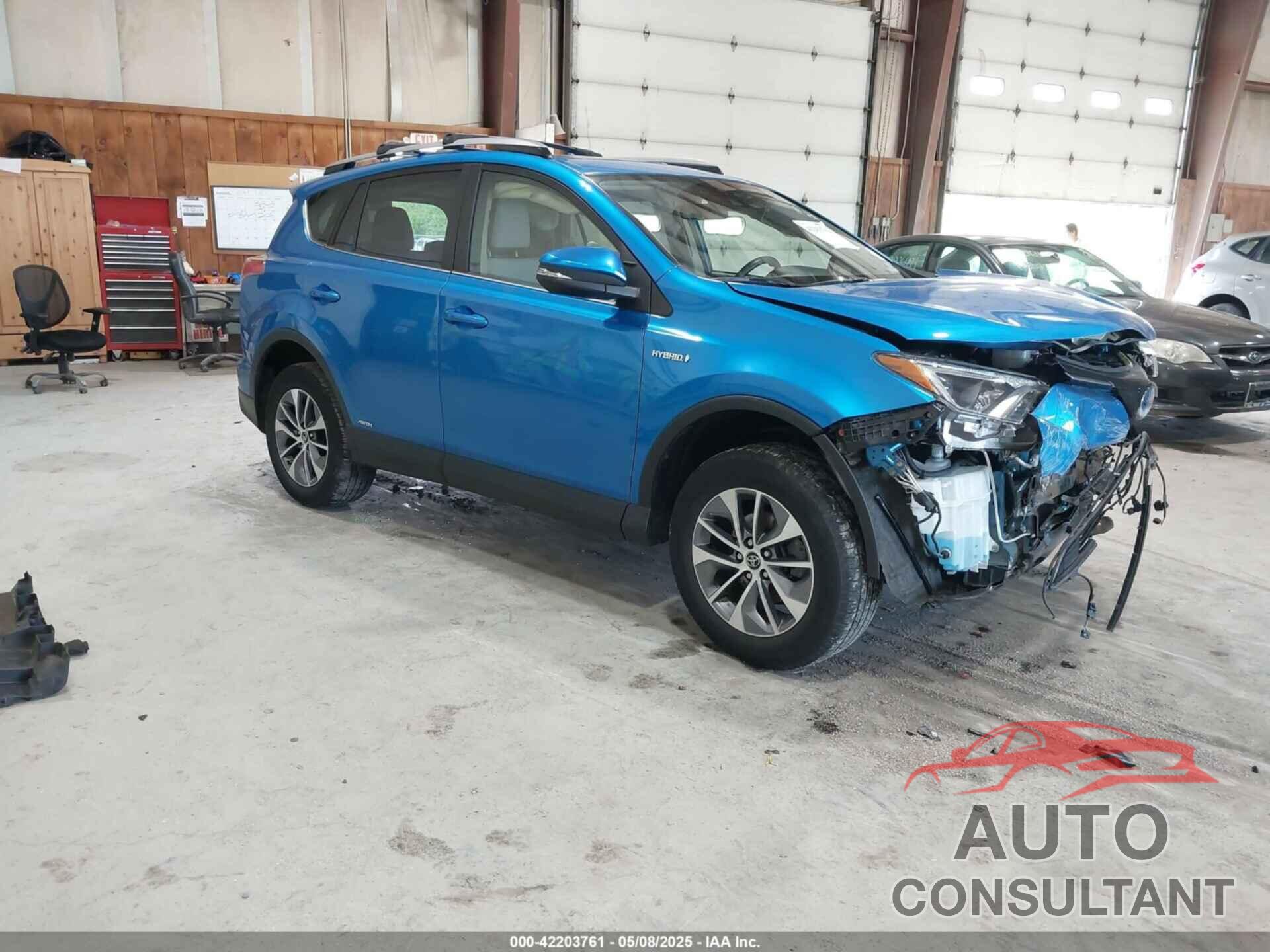 TOYOTA RAV4 HYBRID 2017 - JTMRJREV7HD082665