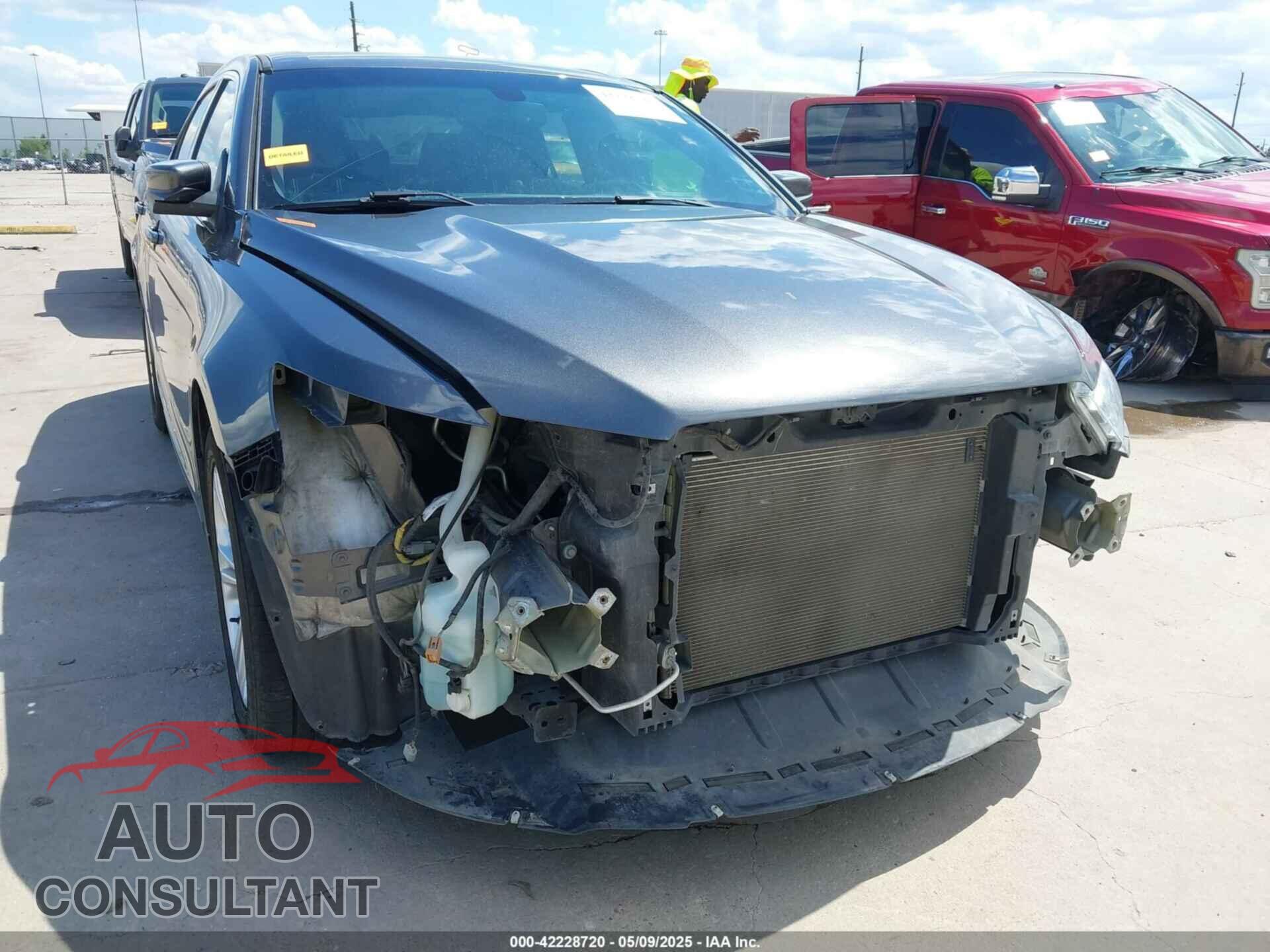 FORD TAURUS 2018 - 1FAHP2E81JG111809