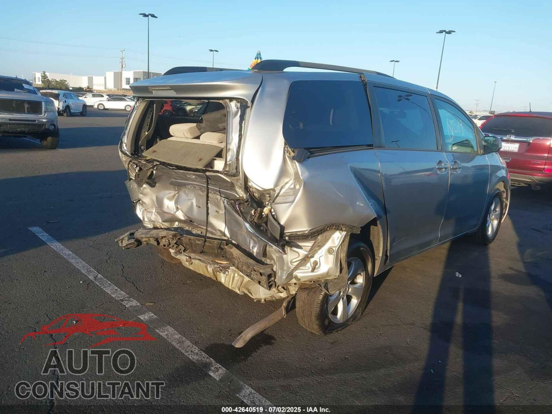 TOYOTA SIENNA 2017 - 5TDKZ3DC2HS856414