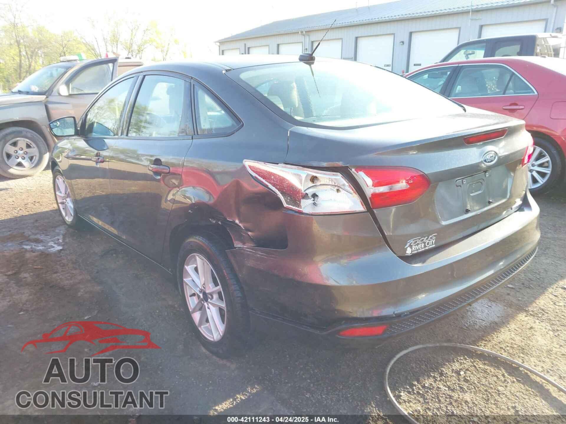 FORD FOCUS 2015 - 1FADP3F25FL229844