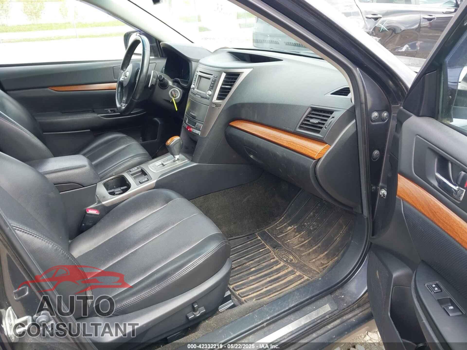 SUBARU OUTBACK 2013 - 4S4BRBKC8D3240639