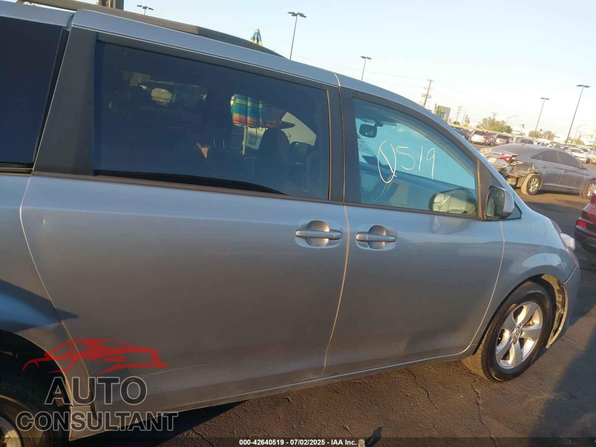 TOYOTA SIENNA 2017 - 5TDKZ3DC2HS856414