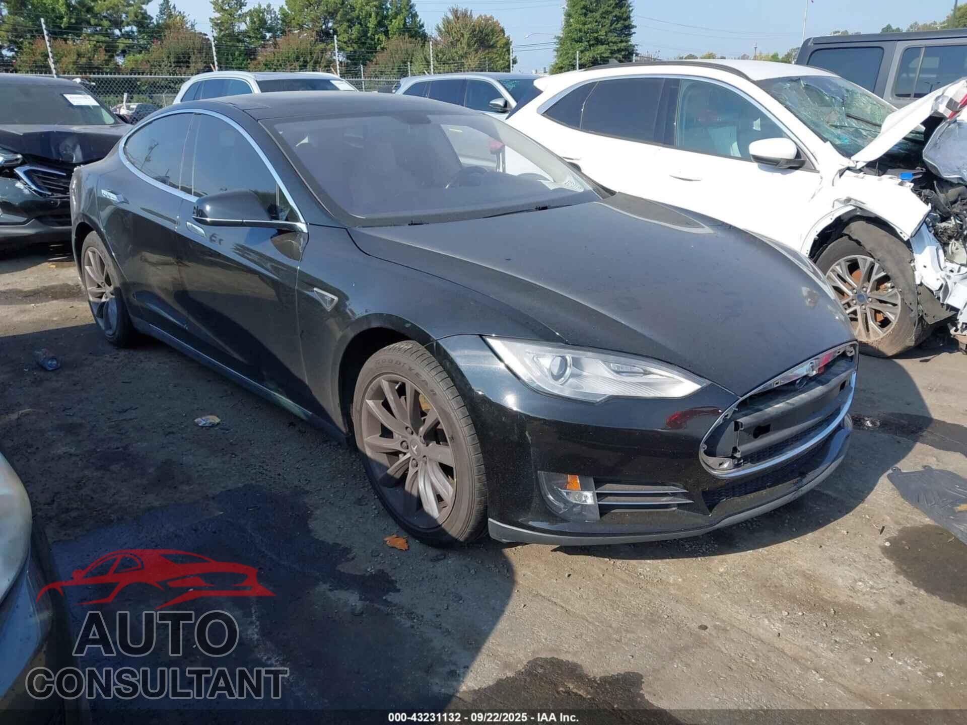 TESLA MODEL S 2013 - 5YJSA1DP5DFP05578