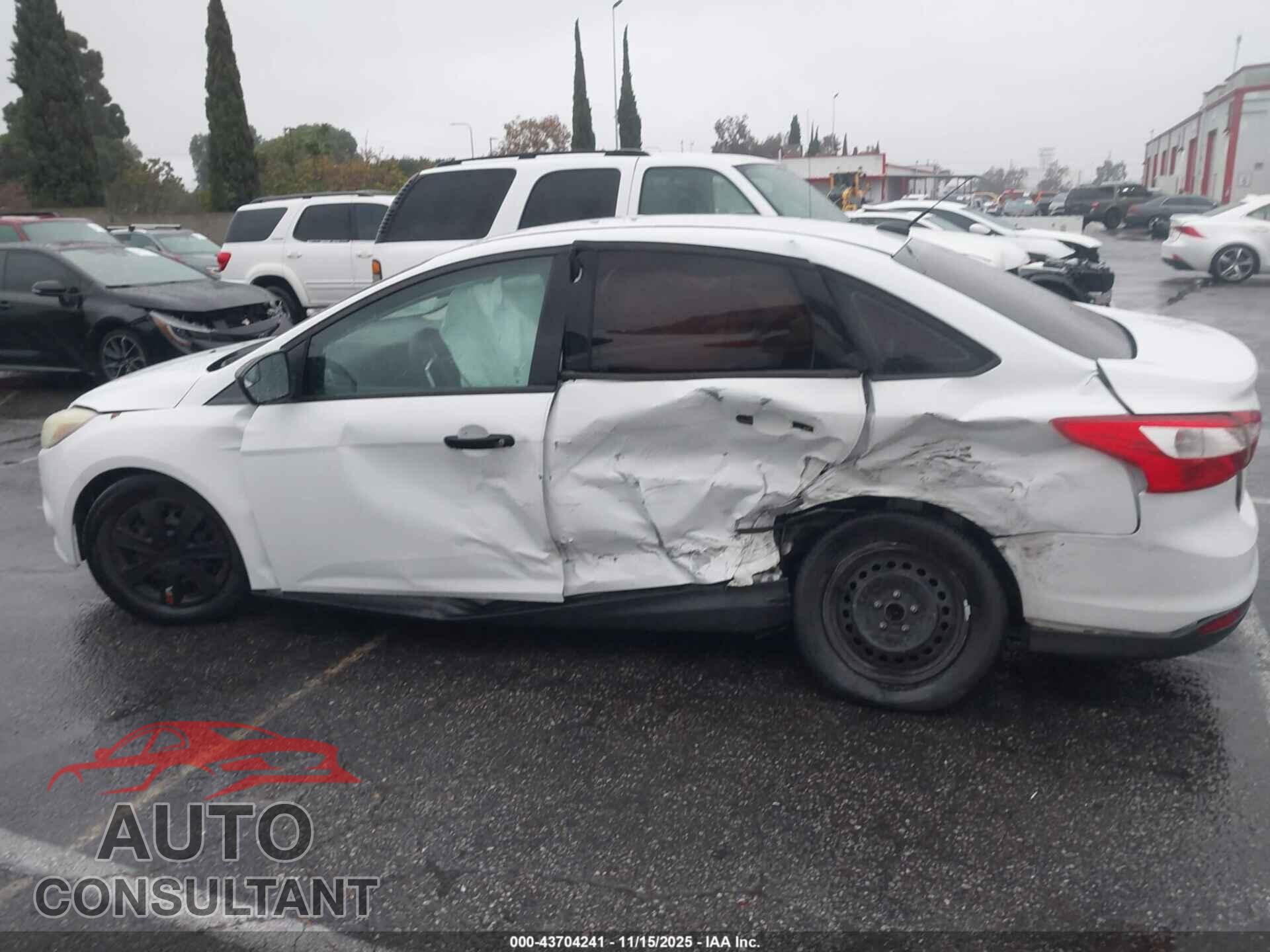 FORD FOCUS 2014 - 1FADP3E20EL198440