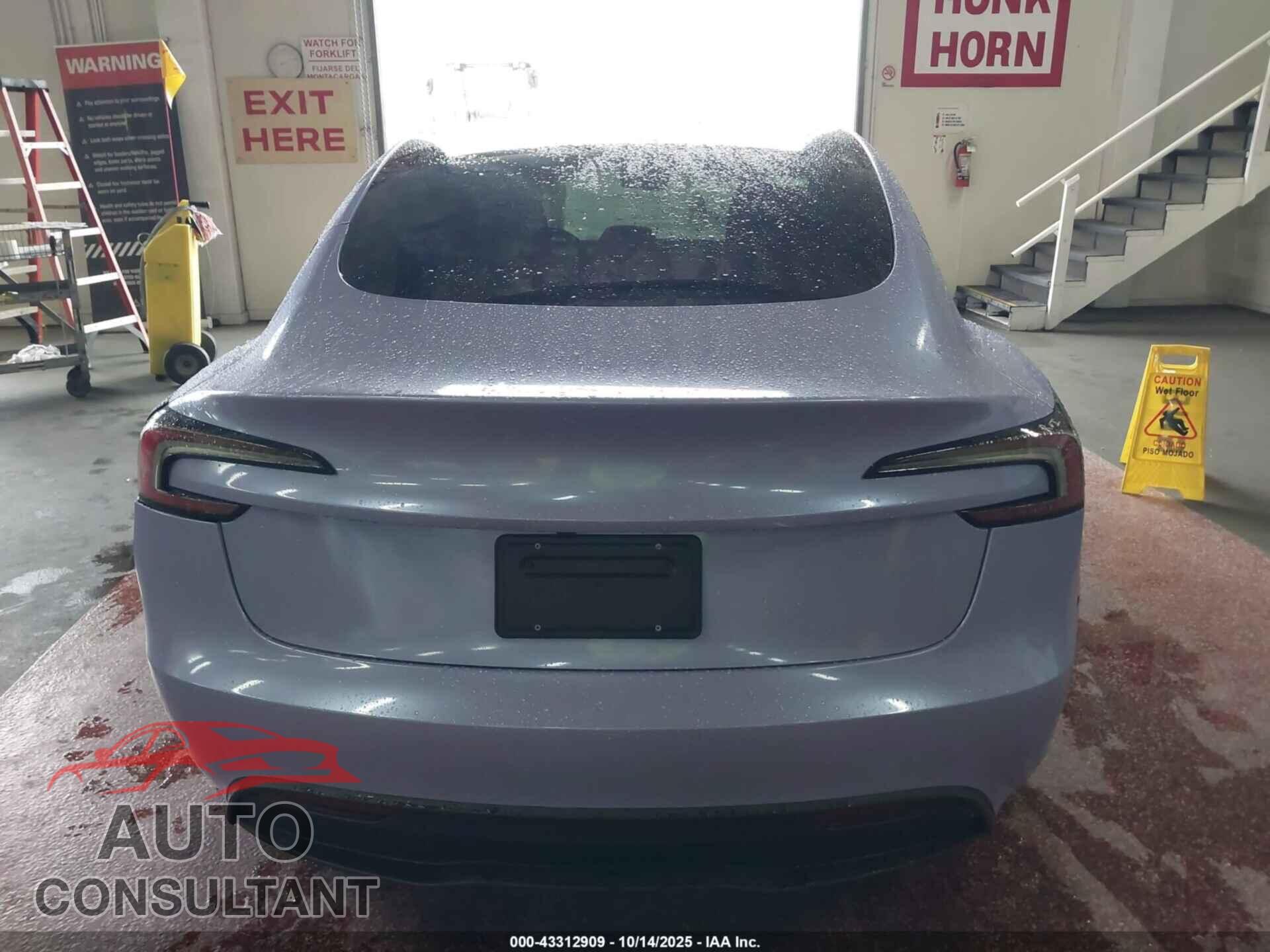 TESLA MODEL 3 2025 - 5YJ3E1EA0SF044591