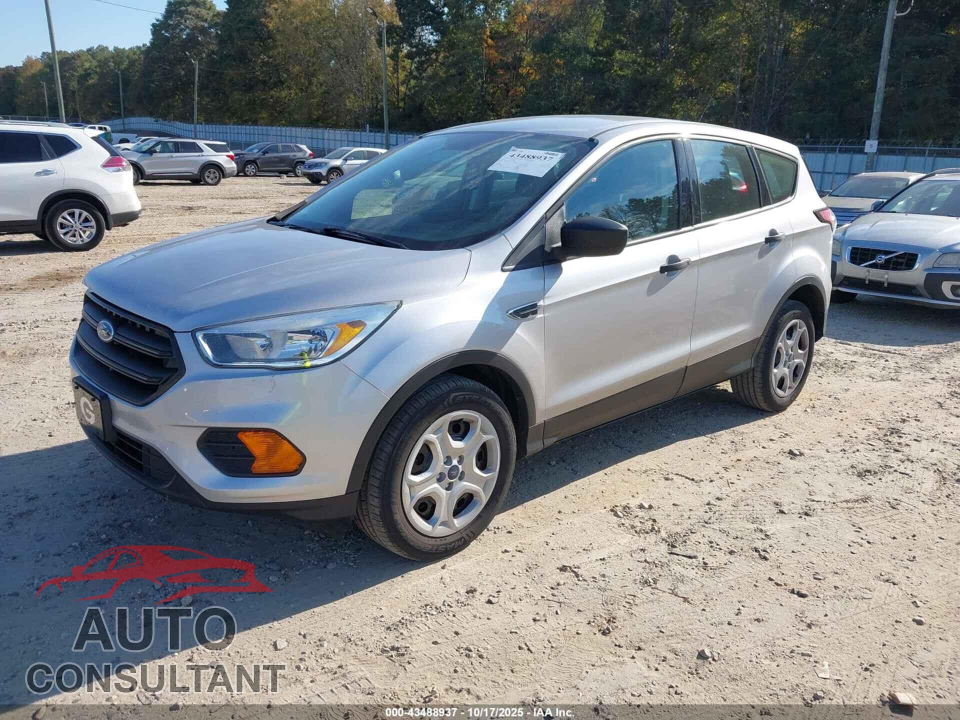 FORD ESCAPE 2017 - 1FMCU0F77HUB97318
