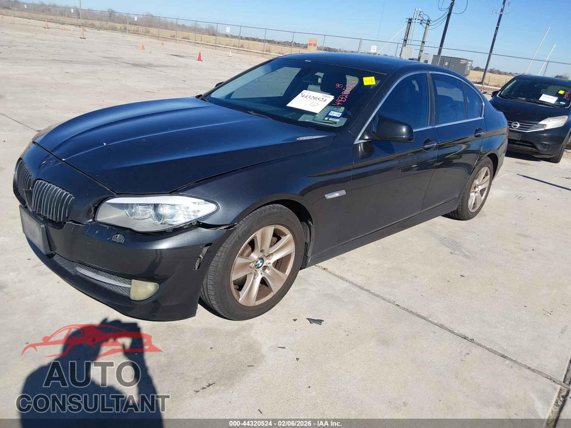 BMW 528I 2011 - WBAFR1C51BC744573