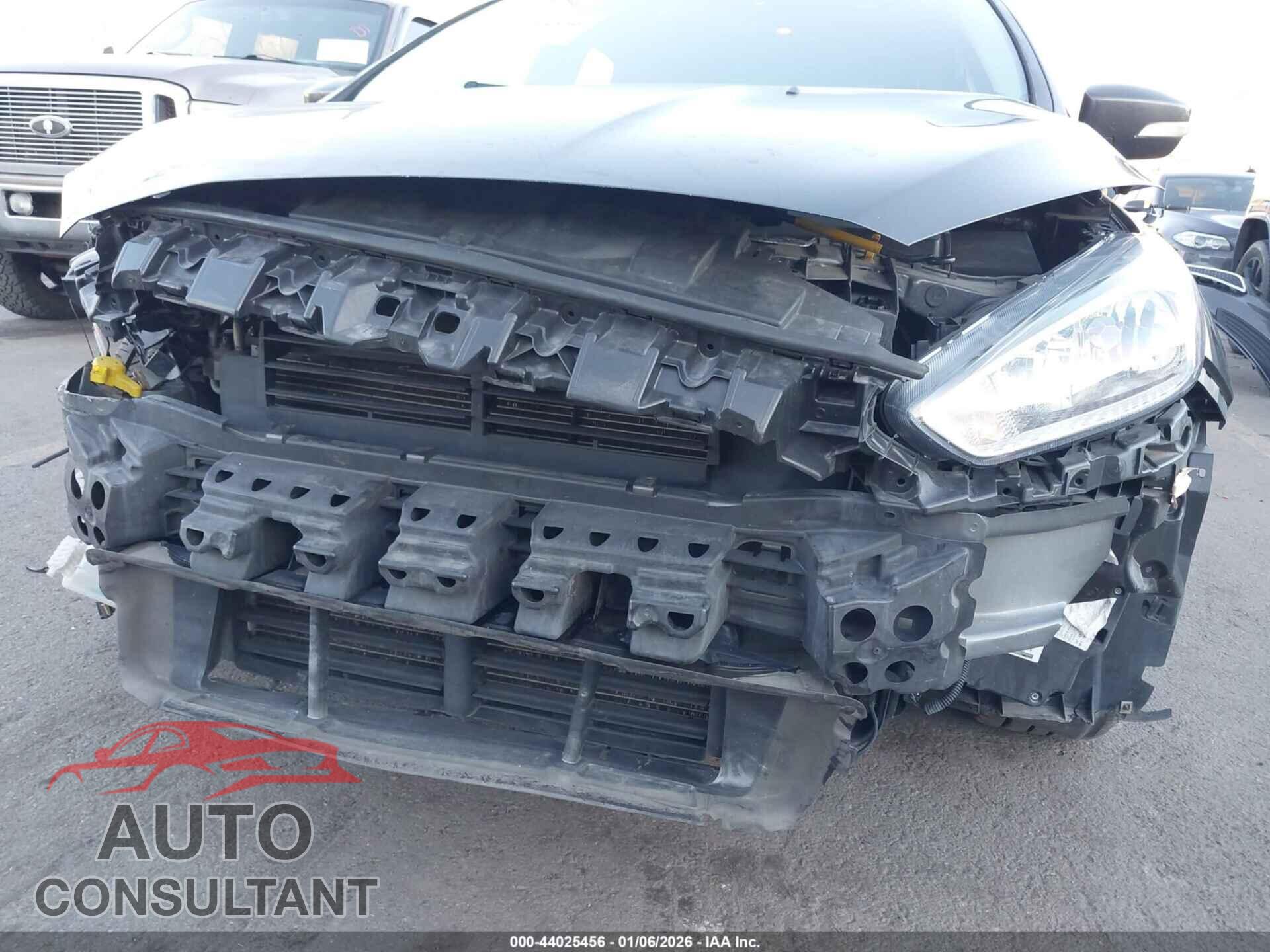 FORD FOCUS 2015 - 1FADP3K20FL385456