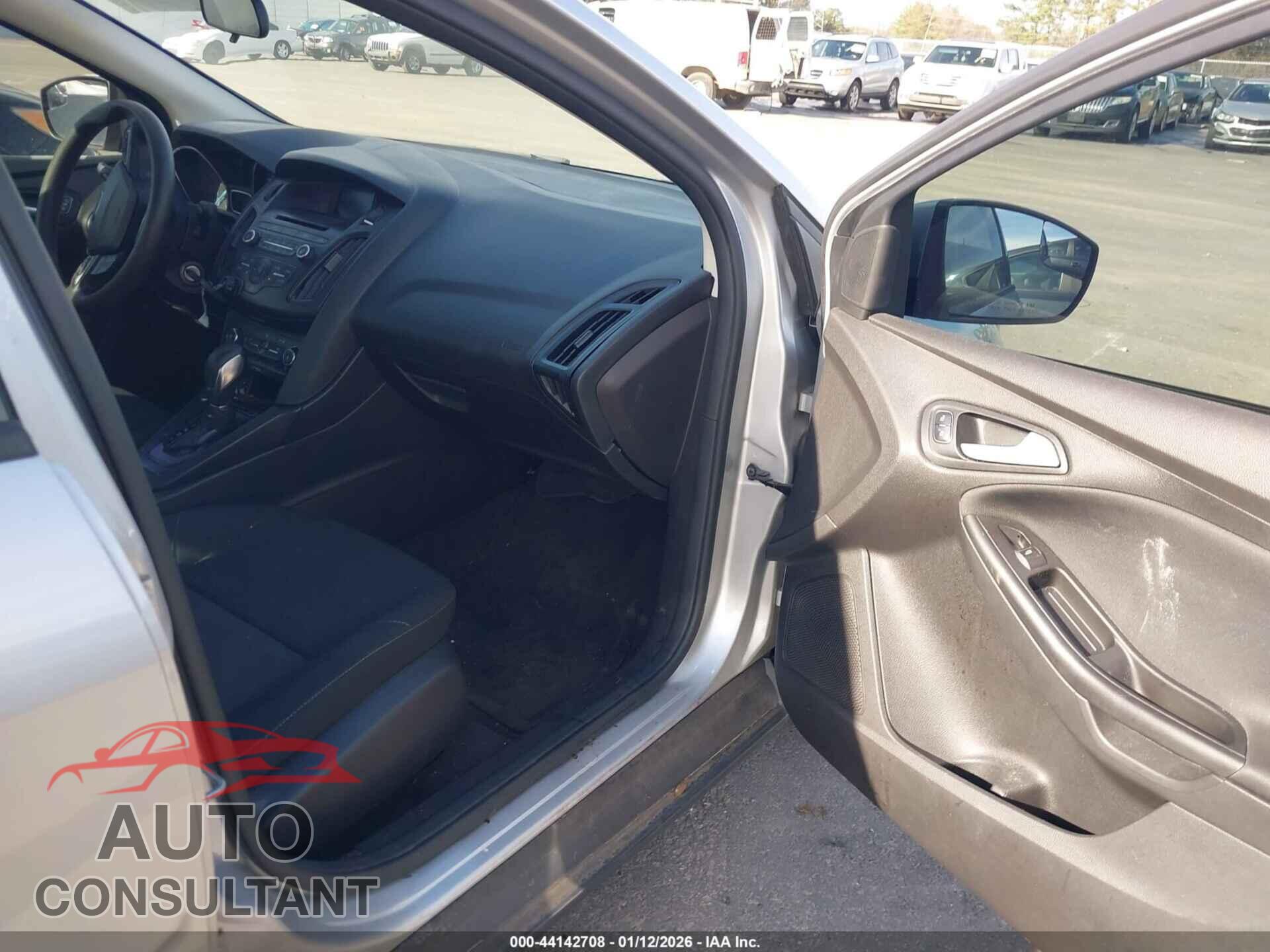 FORD FOCUS 2017 - 1FADP3F21HL341818