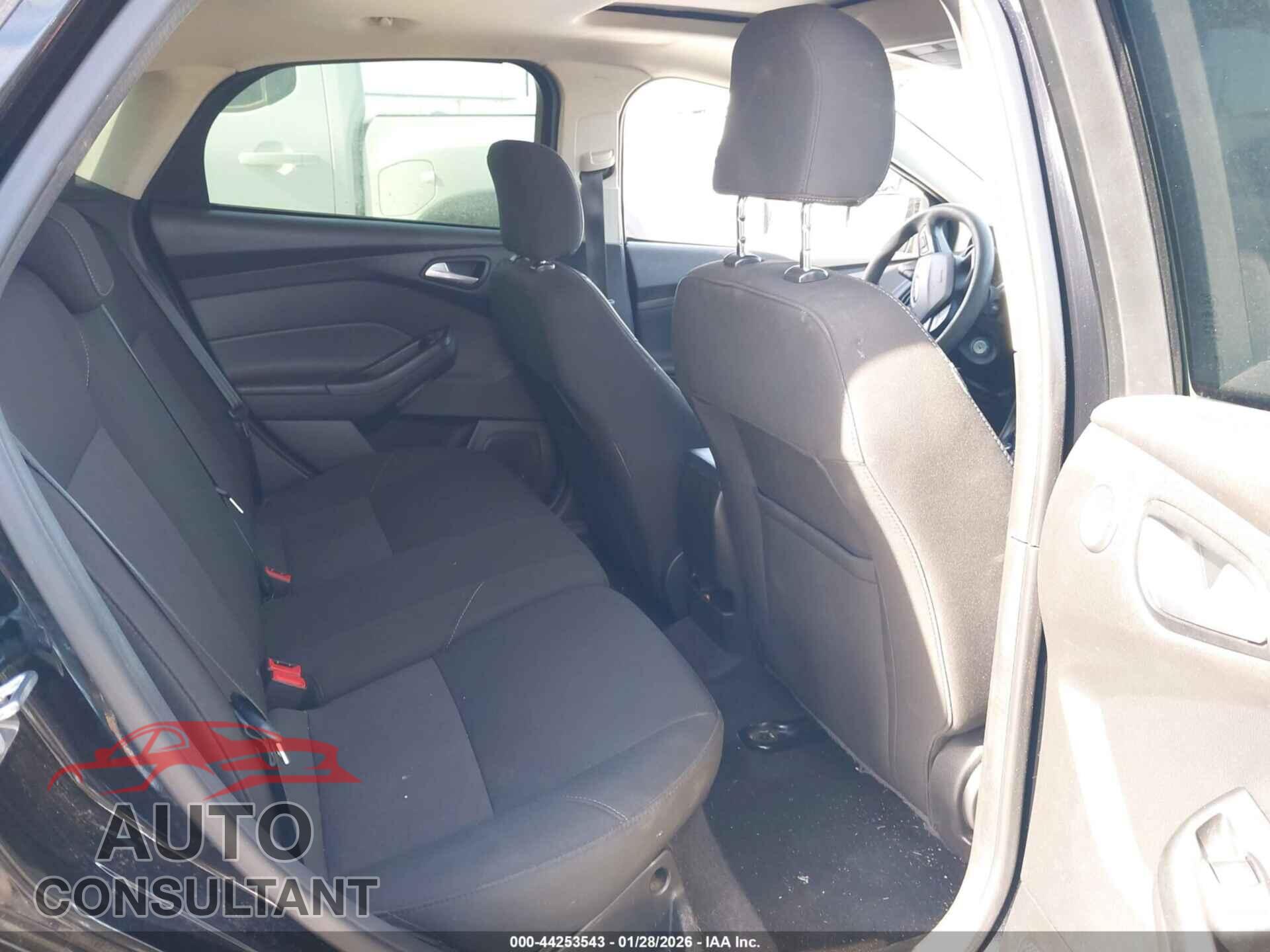 FORD FOCUS 2017 - 1FADP3M20HL290637