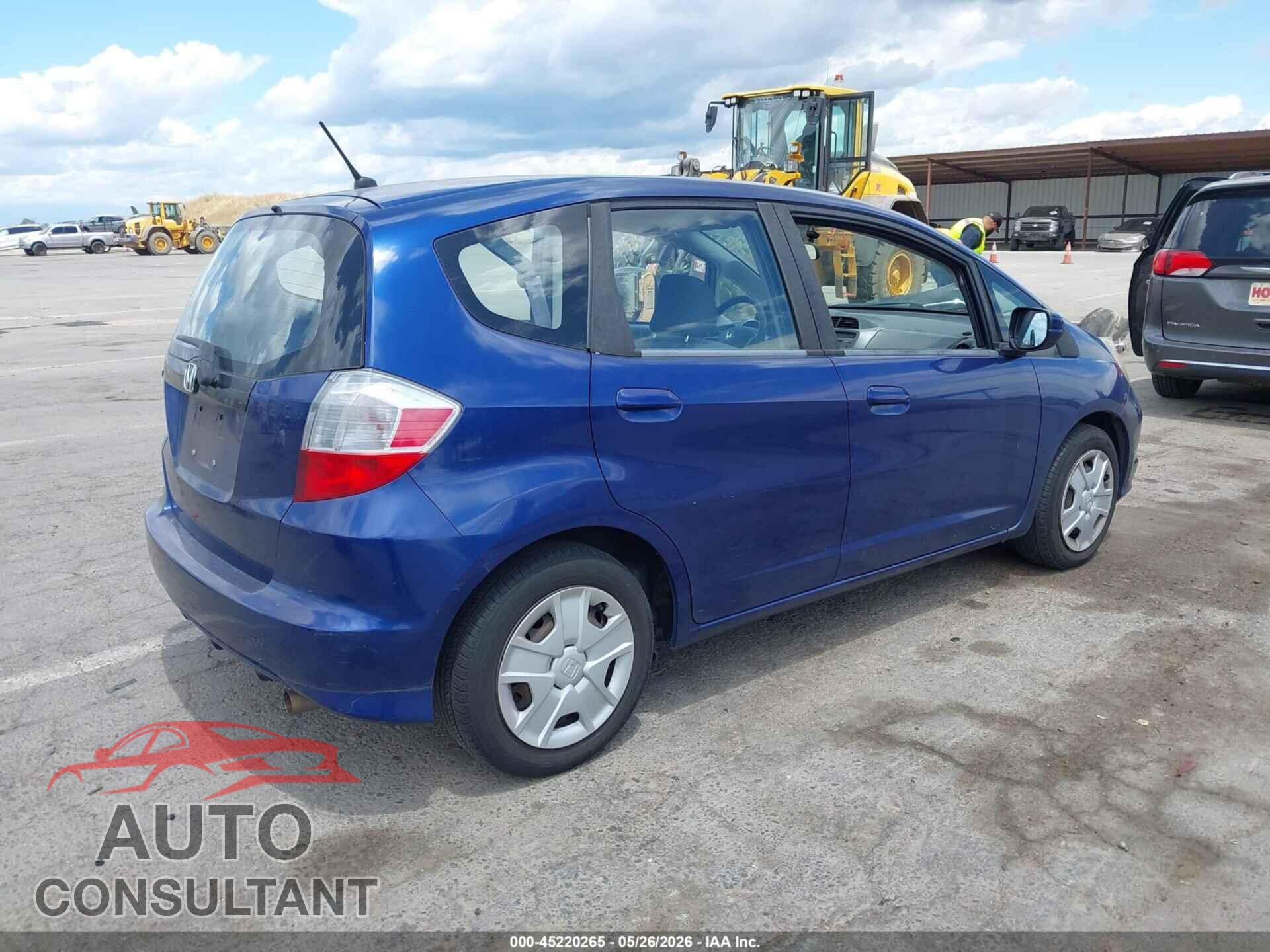 HONDA FIT 2013 - JHMGE8H32DC047045