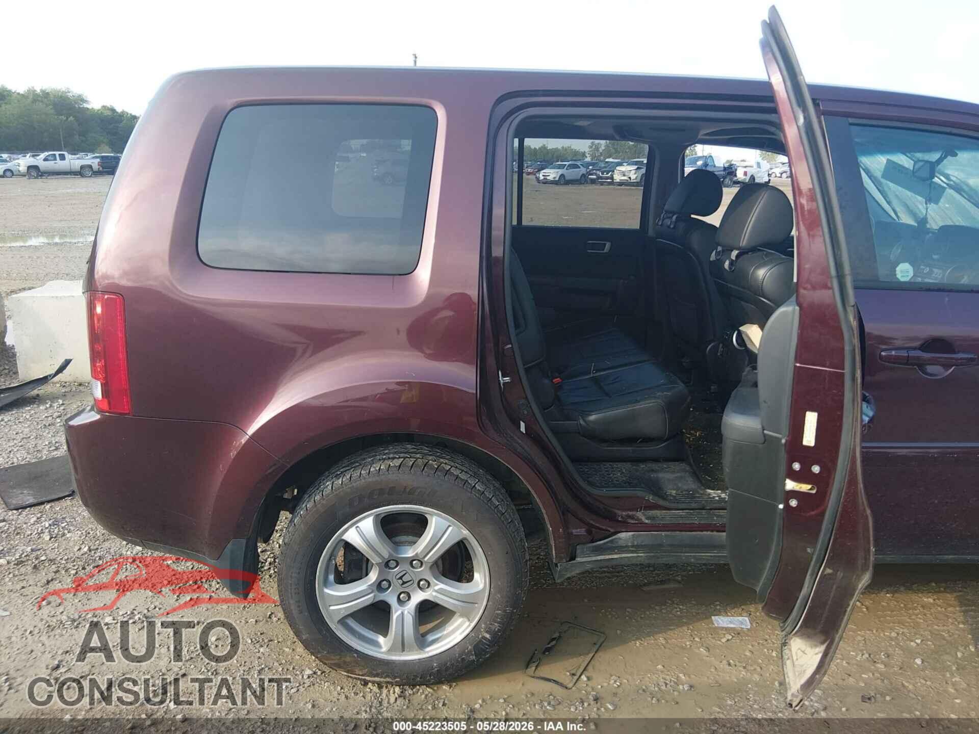 HONDA PILOT 2015 - 5FNYF4H50FB010076