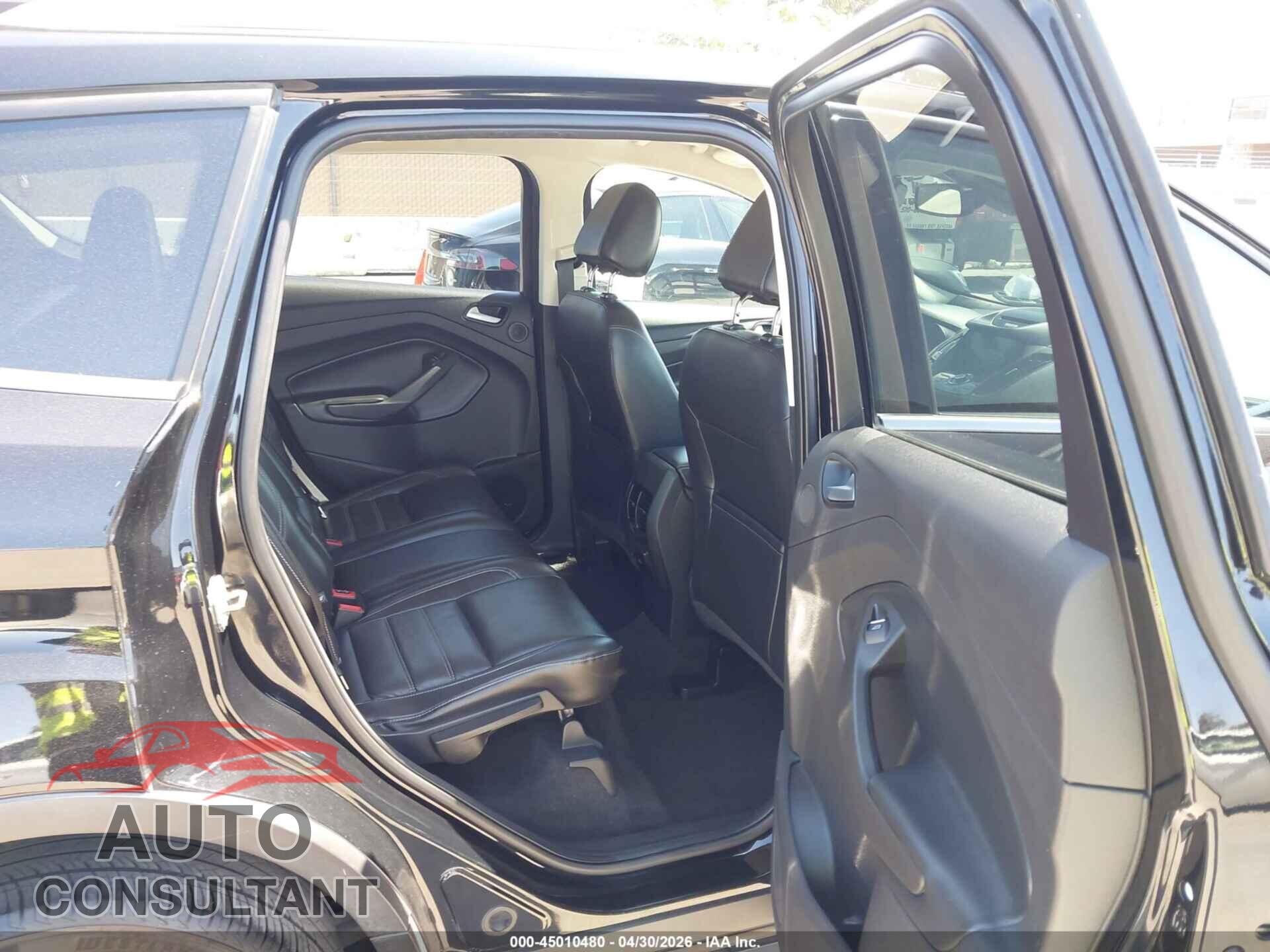 FORD ESCAPE 2017 - 1FMCU0JD2HUD21427