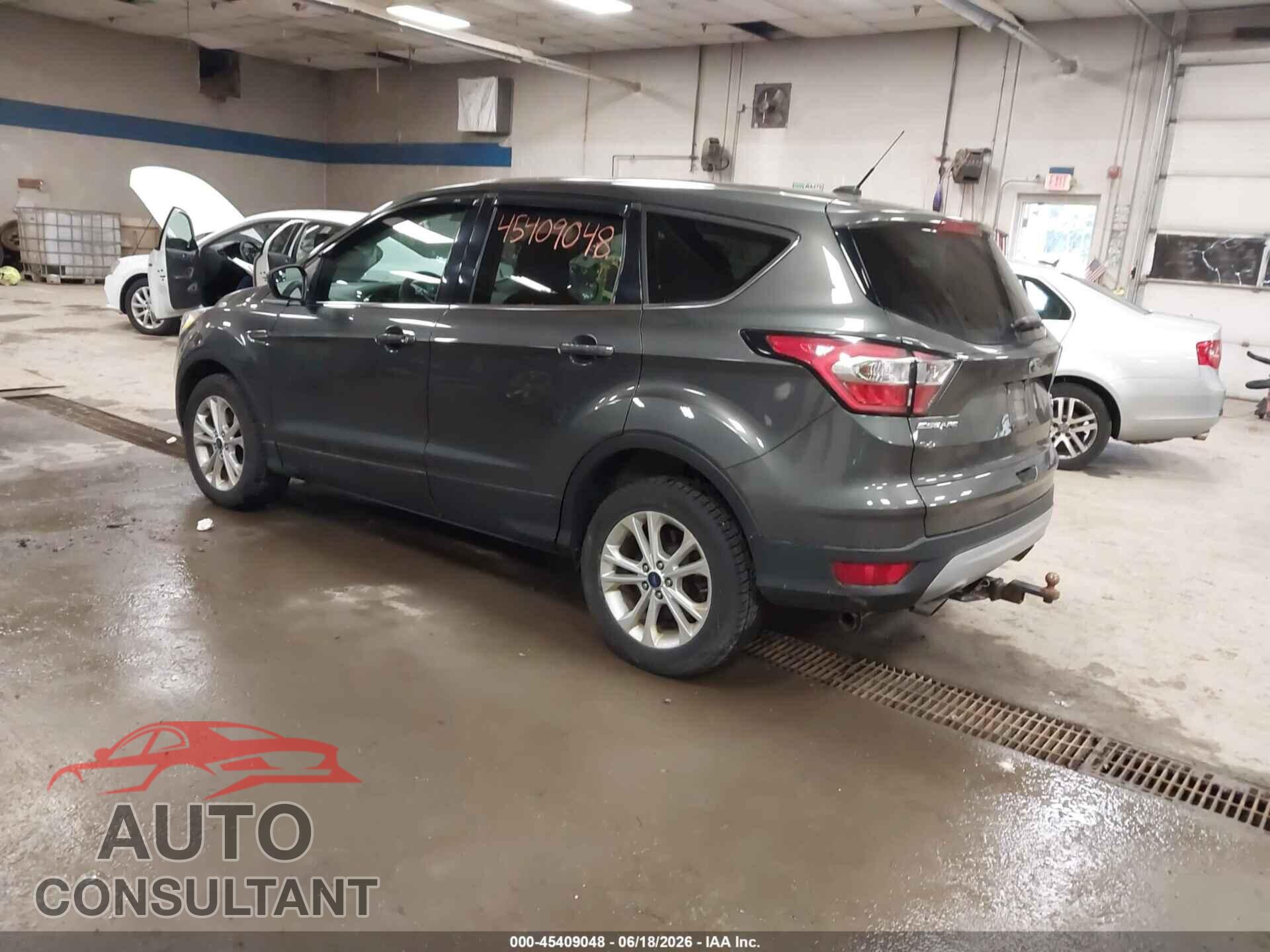 FORD ESCAPE 2017 - 1FMCU9GD1HUD01651