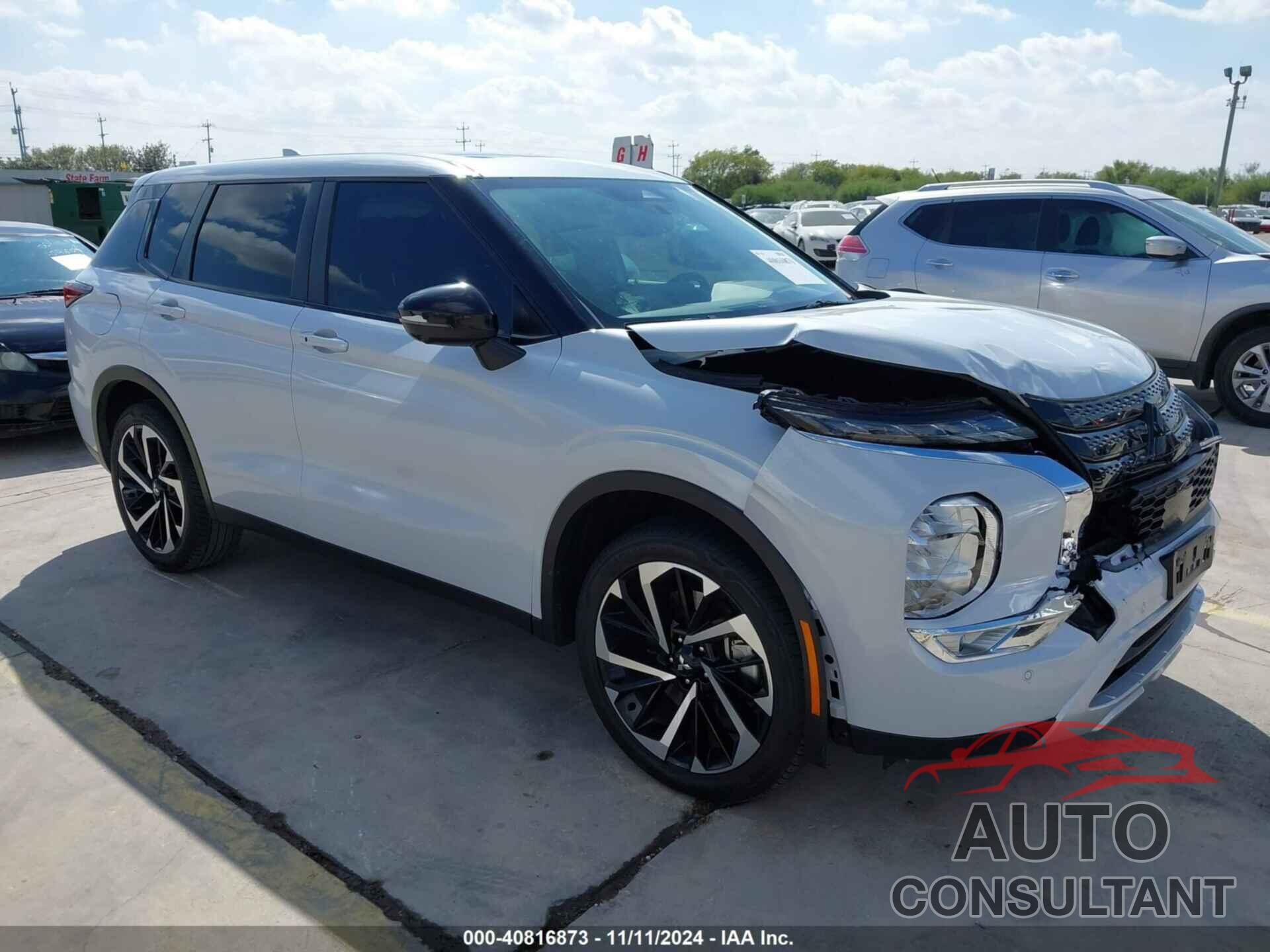 MITSUBISHI OUTLANDER 2023 - JA4J3UA88PZ040351