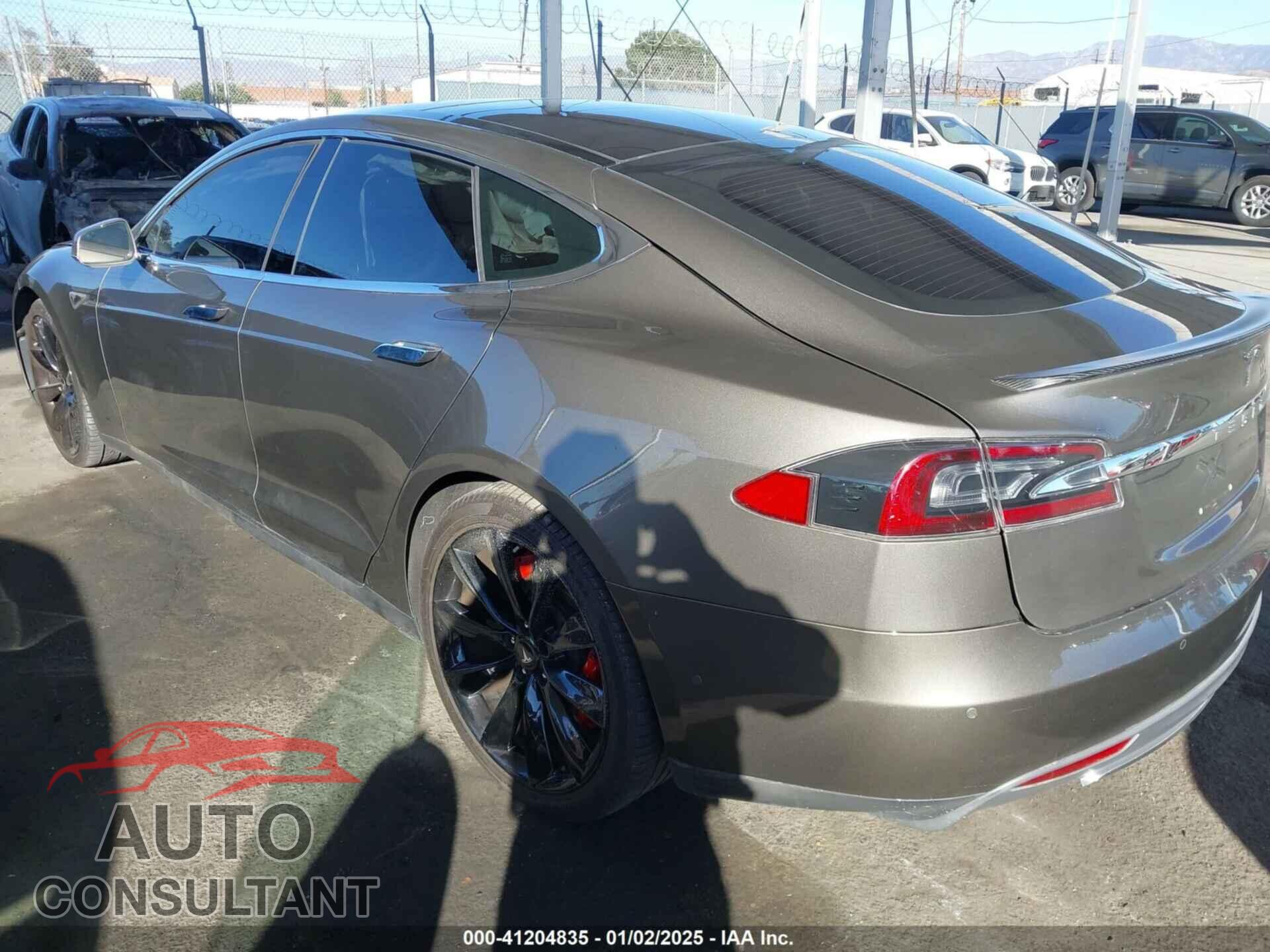 TESLA MODEL S 2015 - 5YJSA1E49FF102740