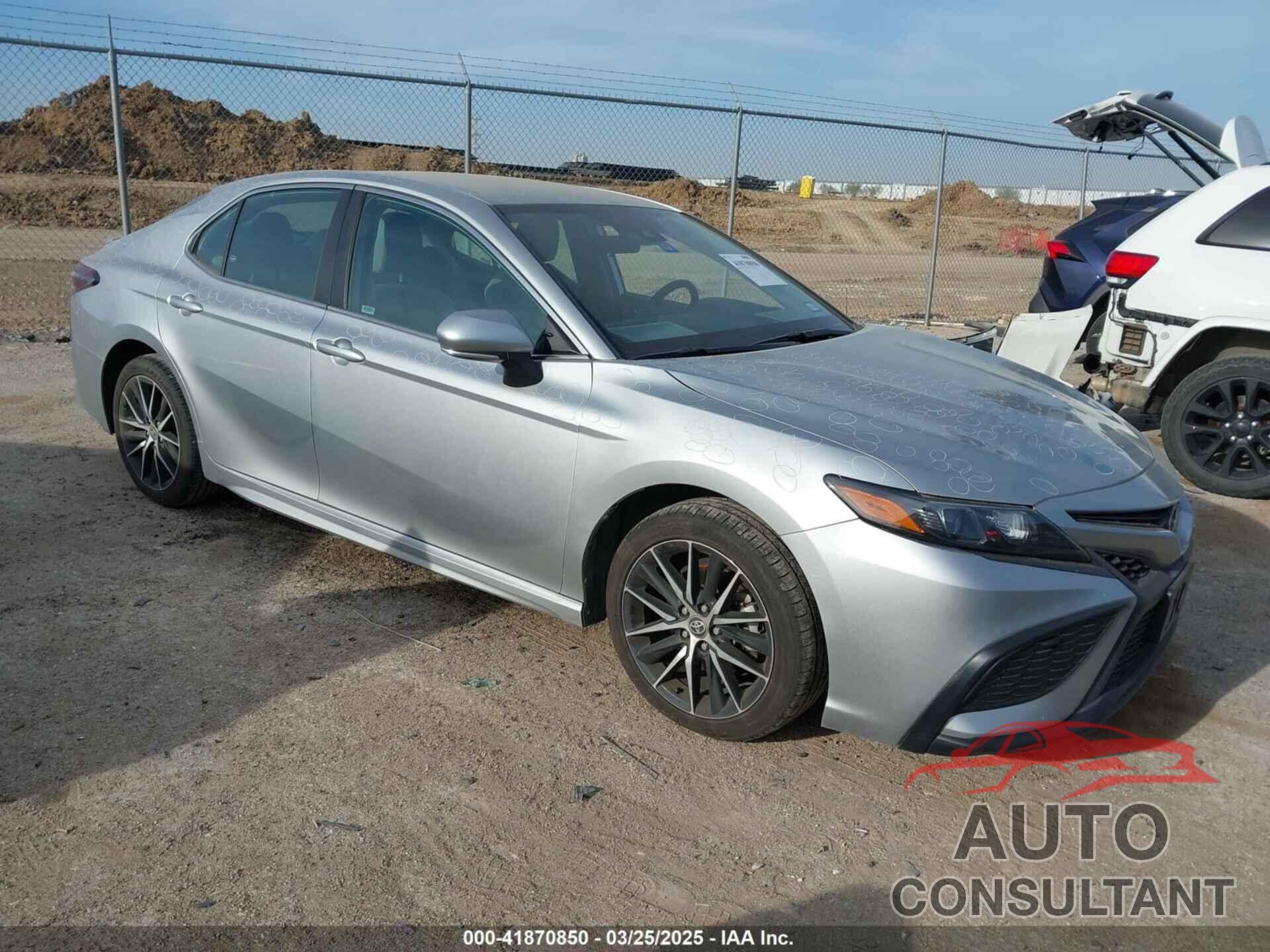 TOYOTA CAMRY 2022 - 4T1G11AK6NU056554