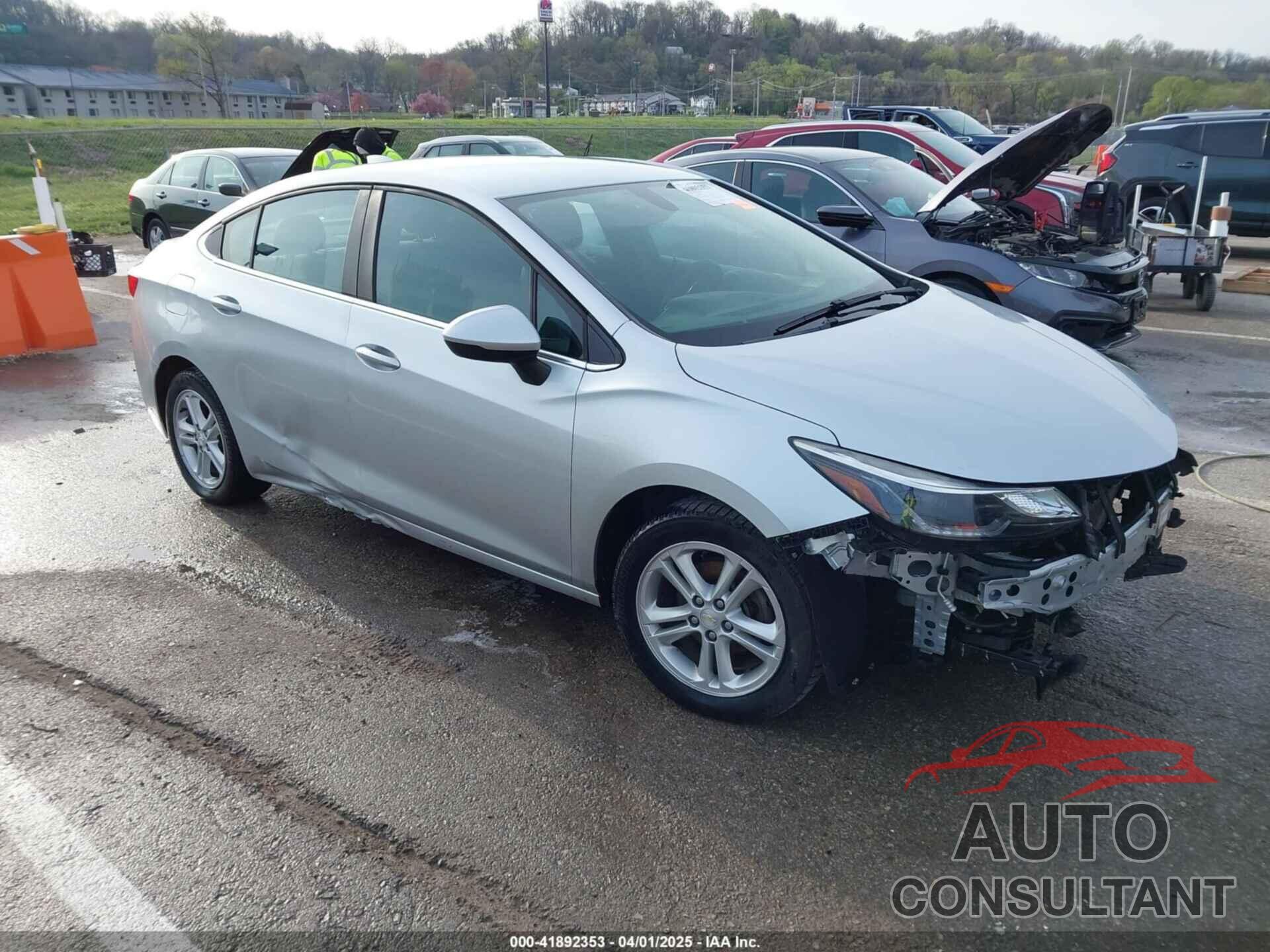 CHEVROLET CRUZE 2018 - 1G1BE5SMXJ7197820