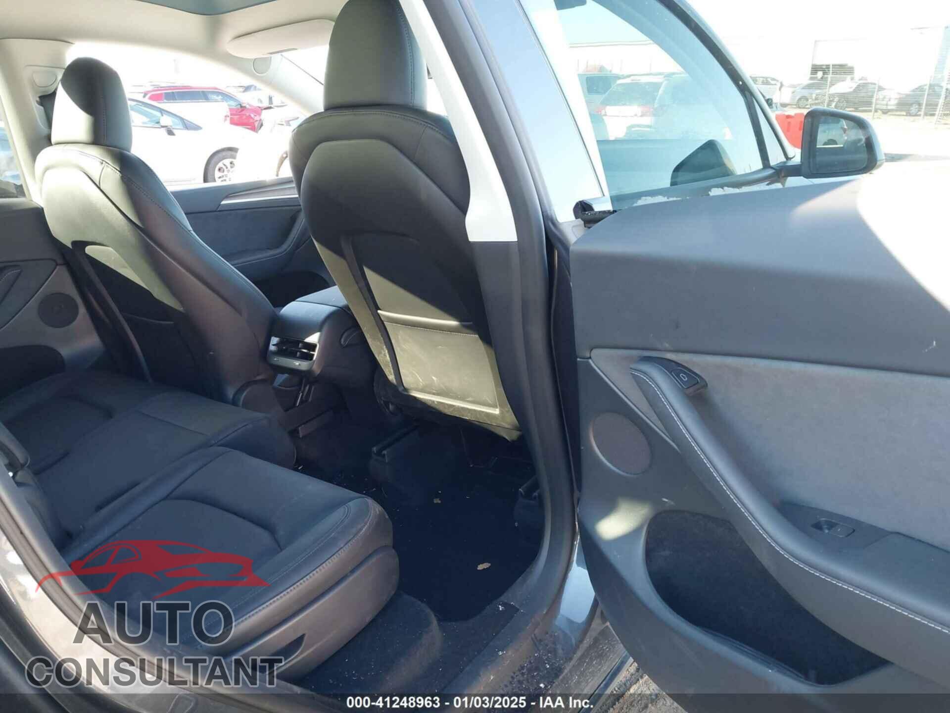 TESLA MODEL Y 2024 - 7SAYGAEE5RF201368
