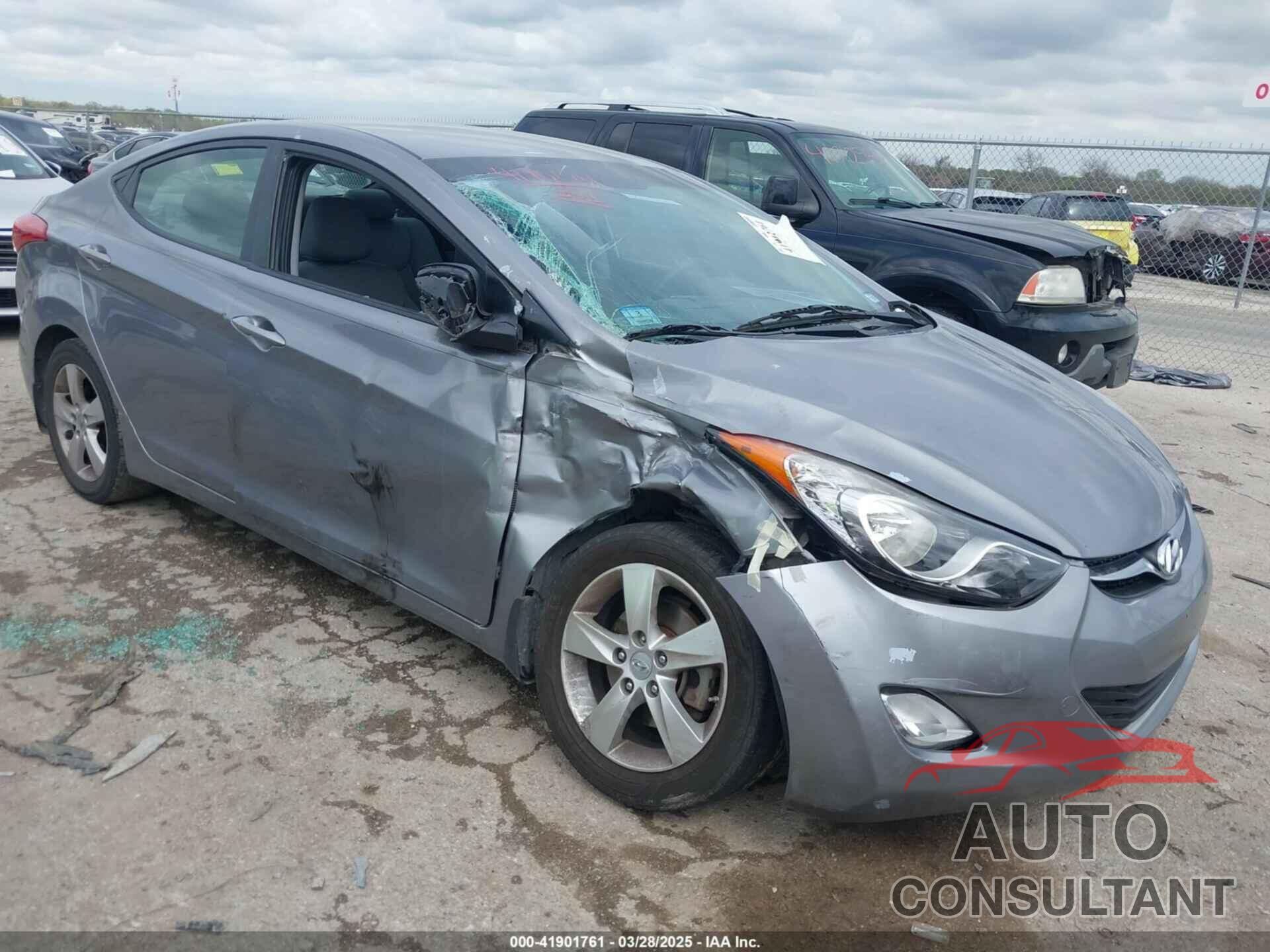 HYUNDAI ELANTRA 2013 - KMHDH4AE3DU677484