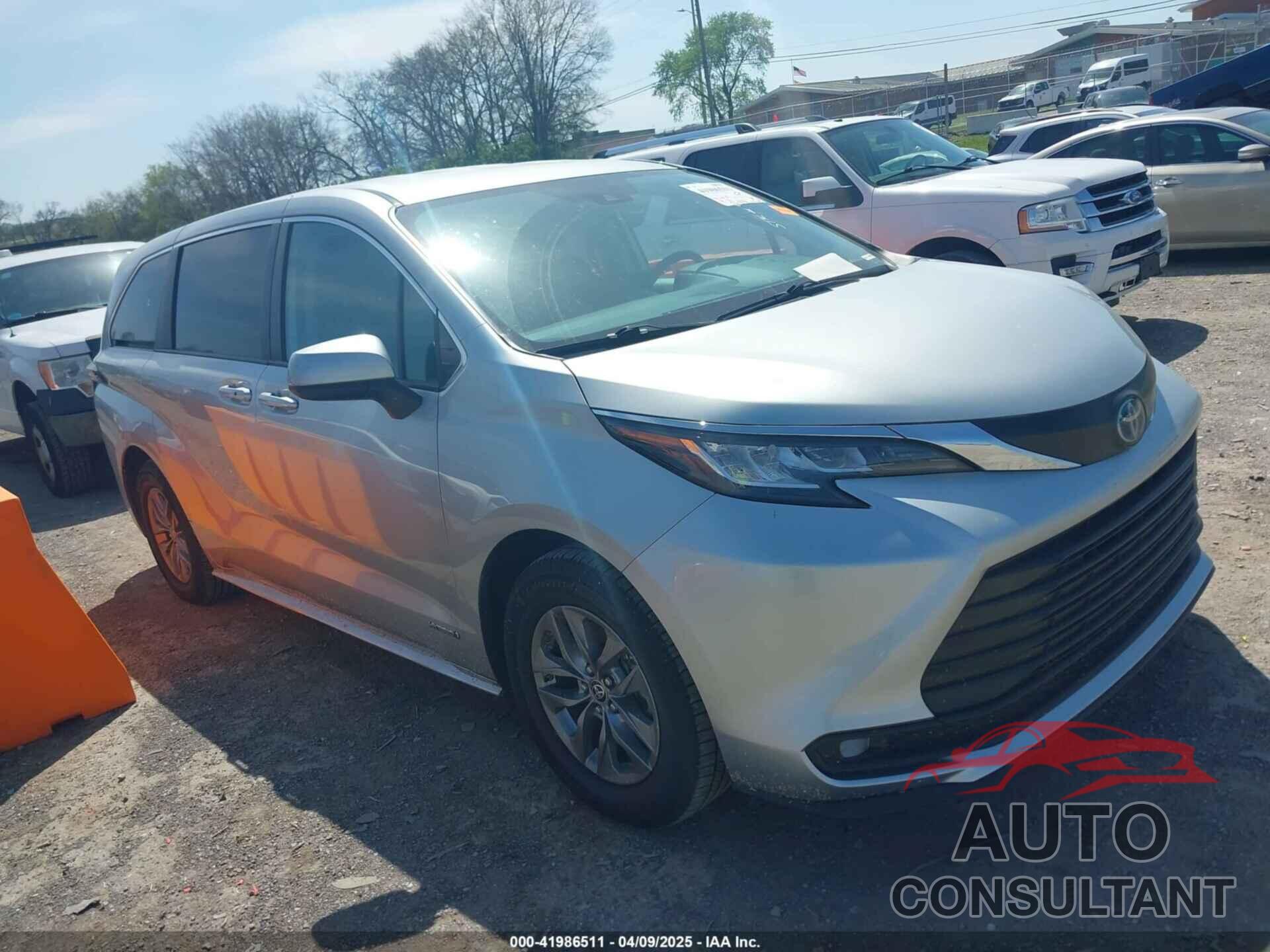 TOYOTA SIENNA 2021 - 5TDKRKEC0MS028137