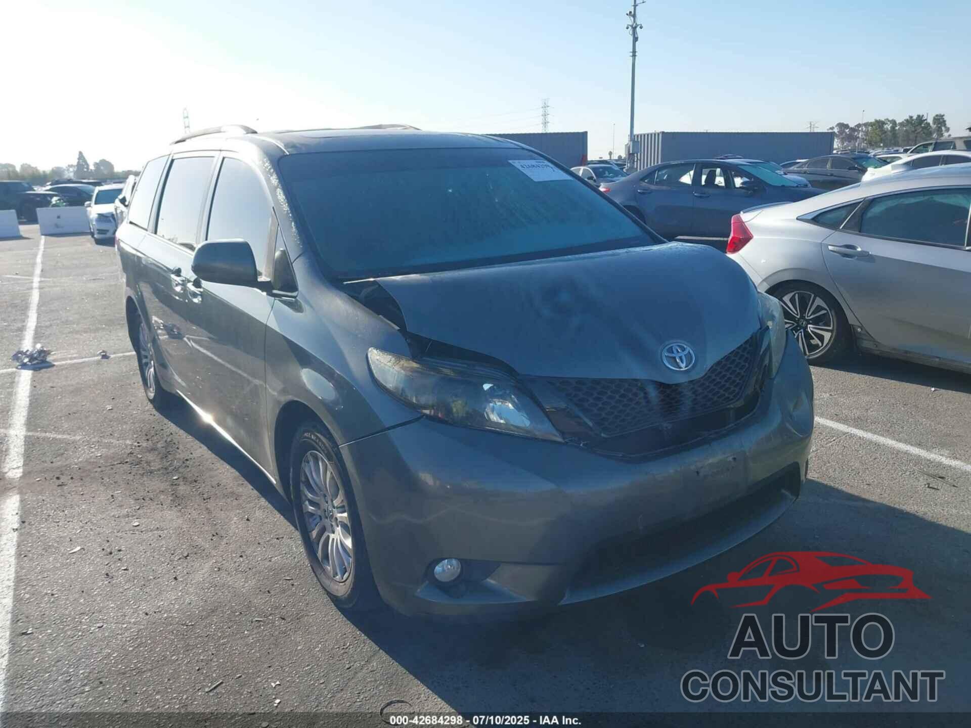 TOYOTA SIENNA 2011 - 5TDYK3DC6BS072856