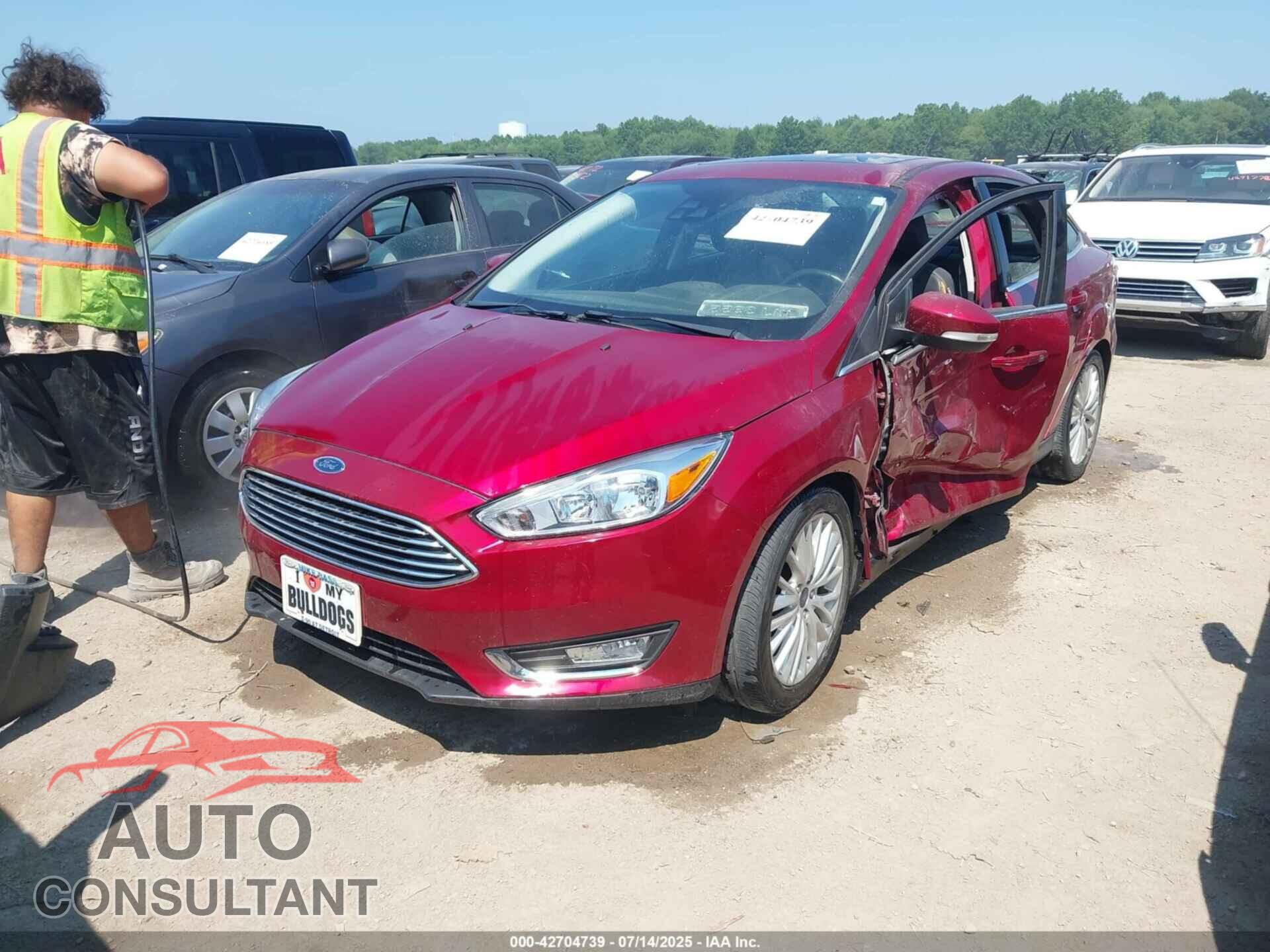 FORD FOCUS 2017 - 1FADP3J26HL228986