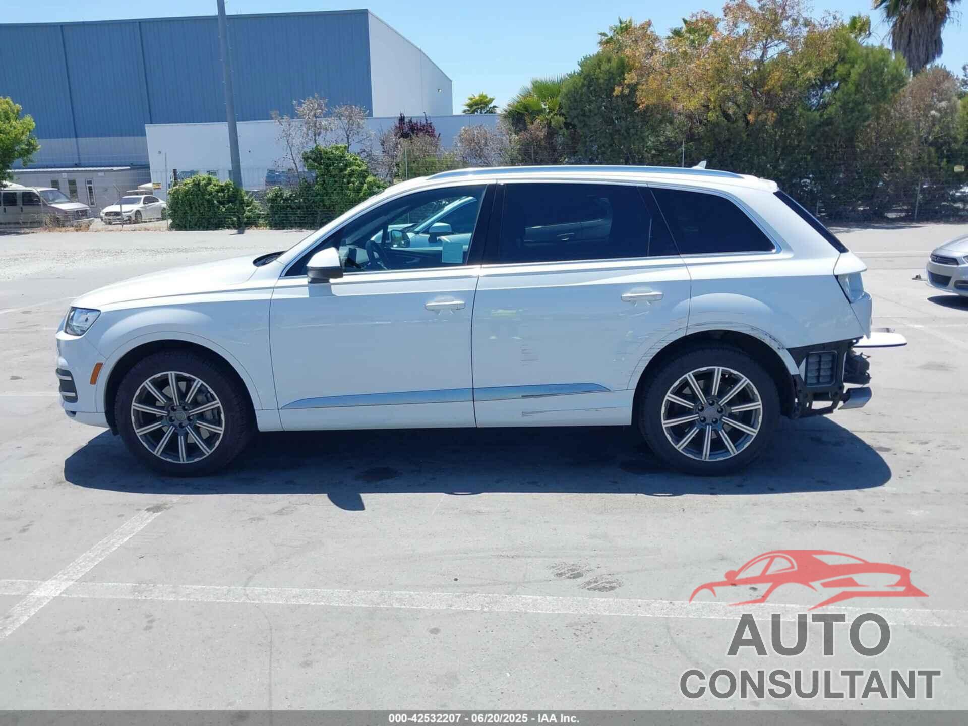 AUDI Q7 2018 - WA1VAAF78JD012947
