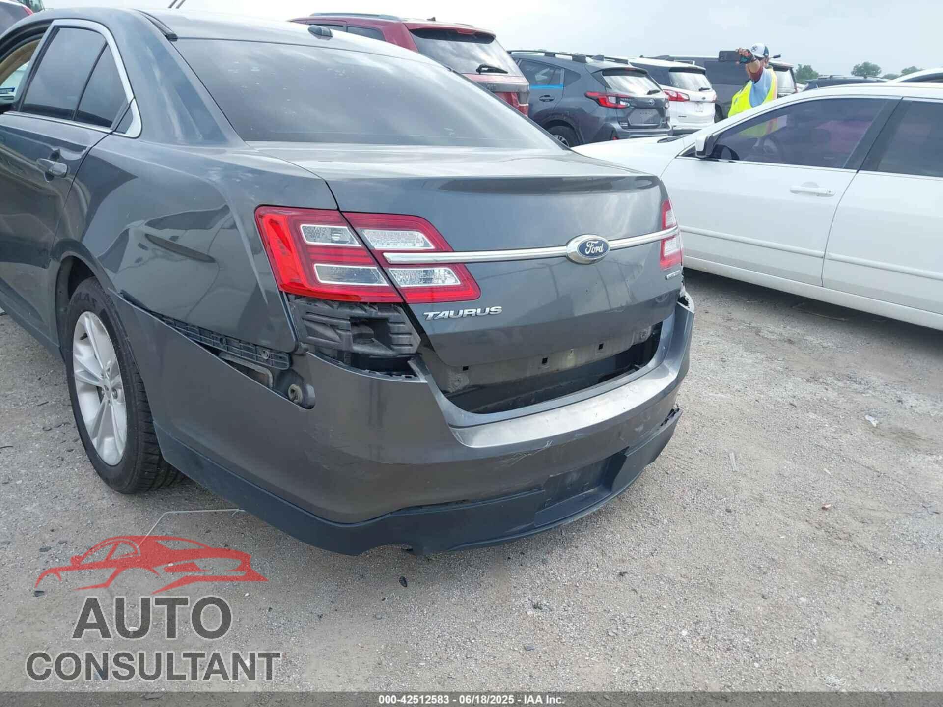 FORD TAURUS 2017 - 1FAHP2D8XHG117846