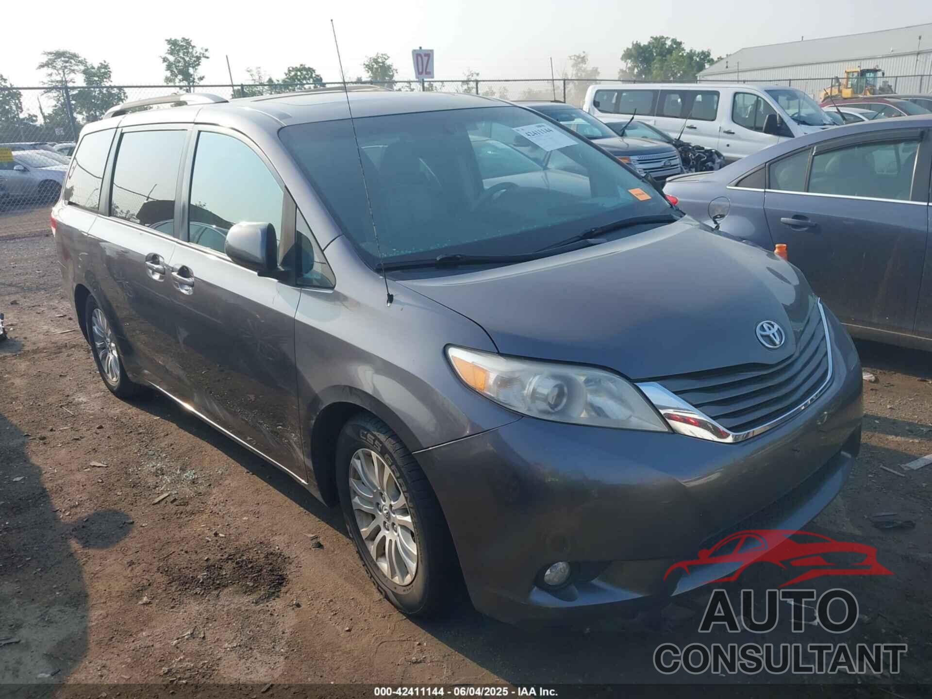 TOYOTA SIENNA 2011 - 5TDYK3DC7BS038411