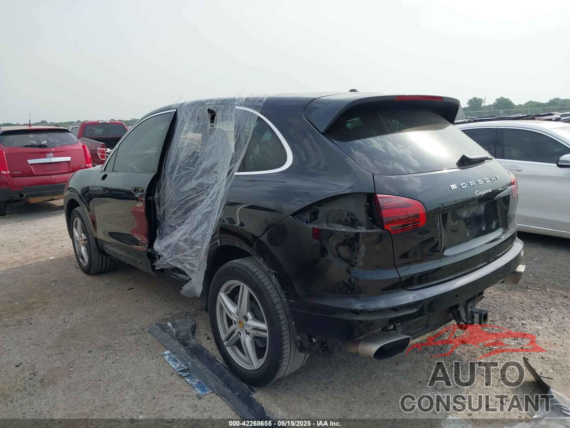 PORSCHE CAYENNE 2016 - WP1AA2A27GKA08400
