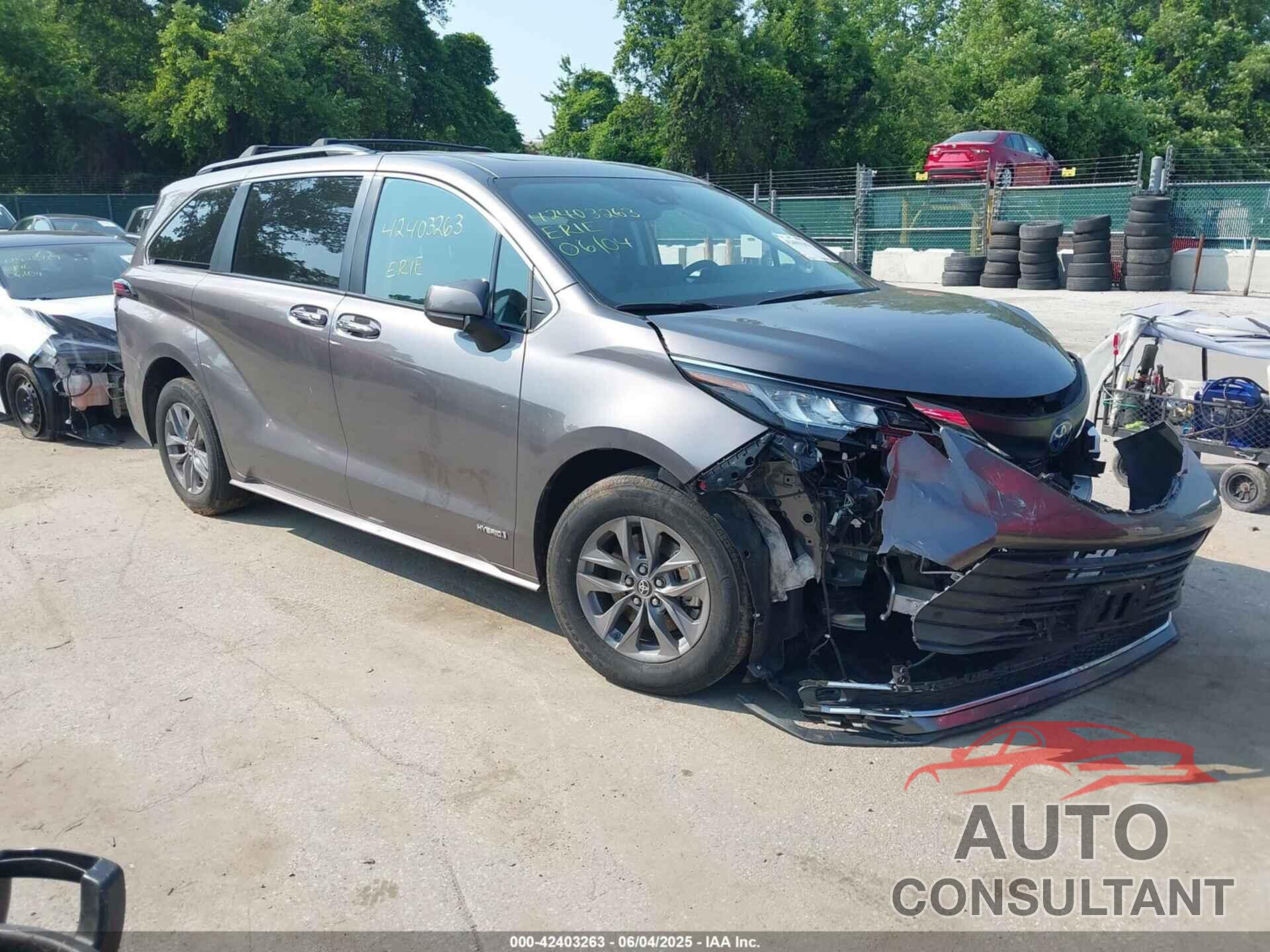 TOYOTA SIENNA 2021 - 5TDJRKEC3MS057627
