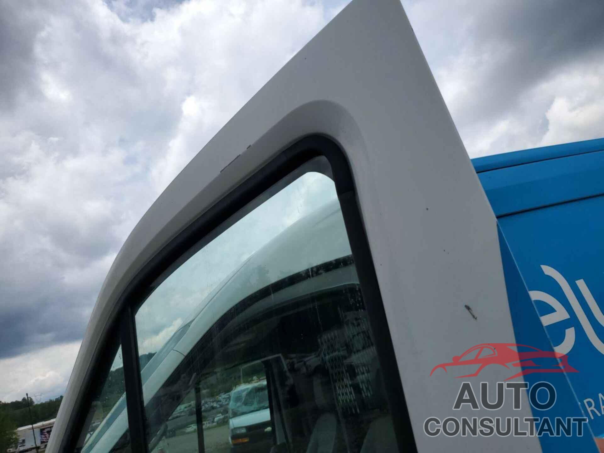 FORD TRANSIT-150 2018 - 1FTYE1CM1JKB31128