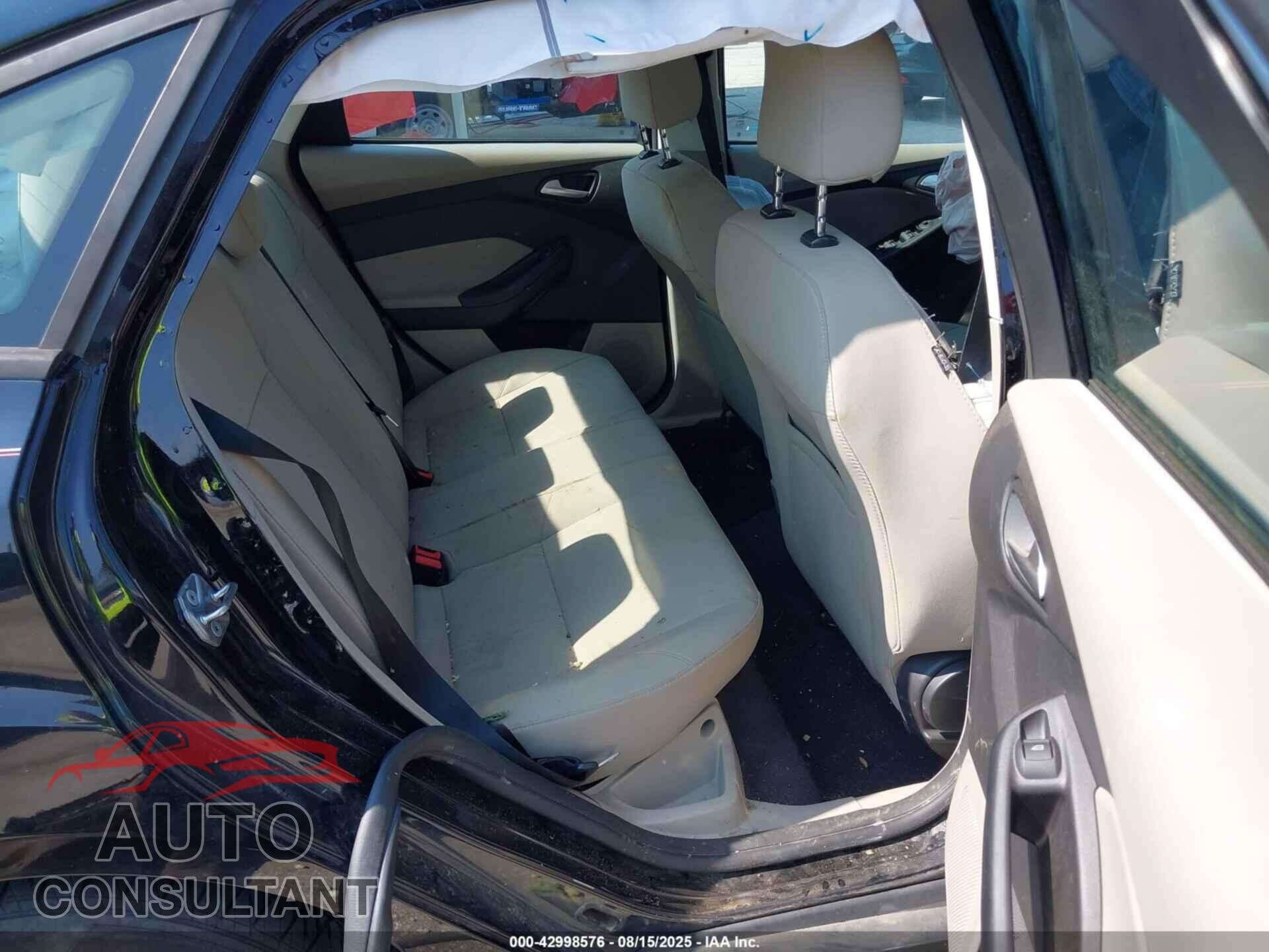 FORD FOCUS 2017 - 1FADP3F25HL242676