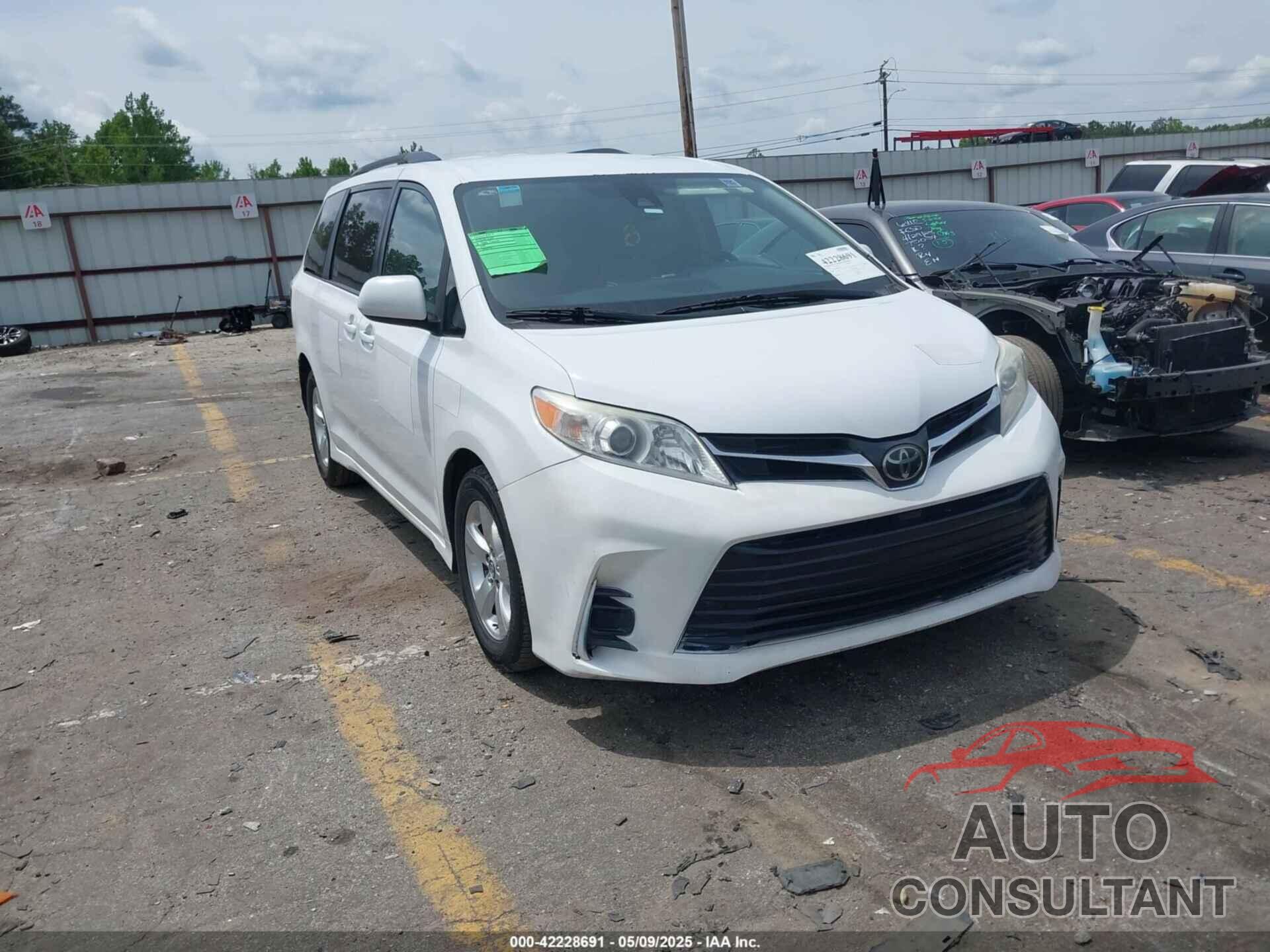 TOYOTA SIENNA 2018 - 5TDKZ3DC6JS909072