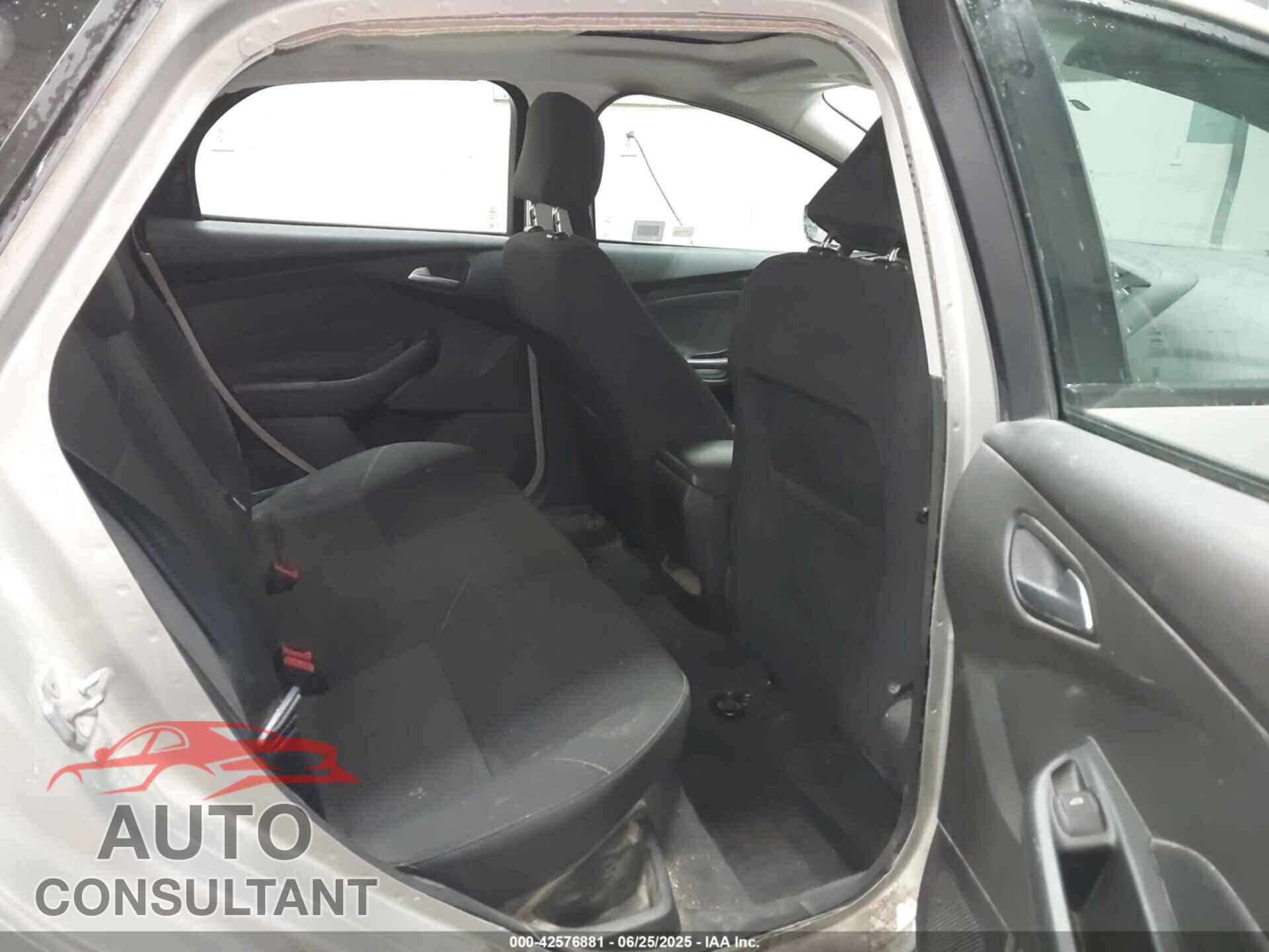 FORD FOCUS 2016 - 1FADP3K22GL344652