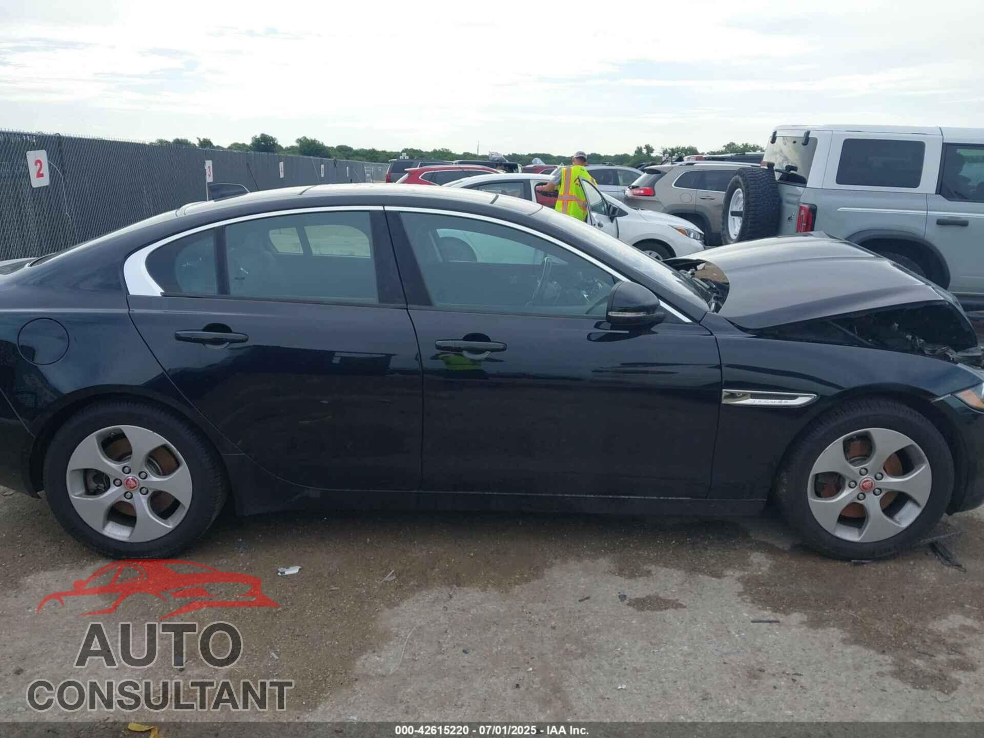 JAGUAR XE 2017 - SAJAR4BG9HA978130