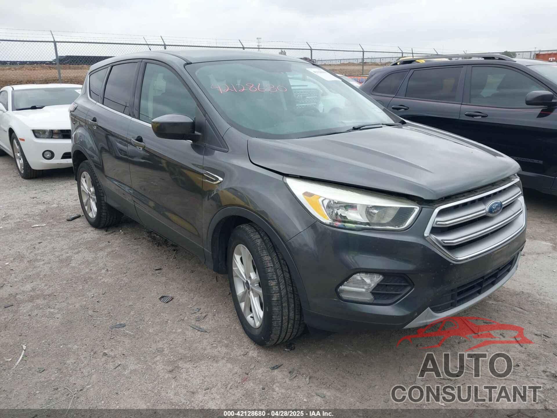 FORD ESCAPE 2017 - 1FMCU0GD2HUA52739