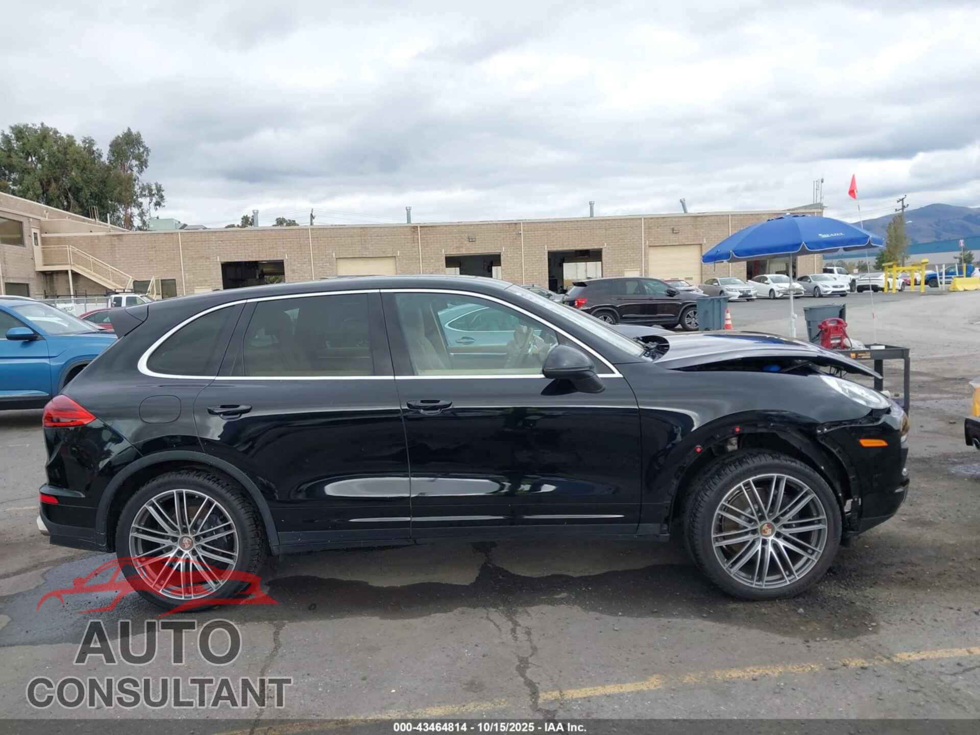 PORSCHE CAYENNE 2016 - WP1AA2A26GKA09375