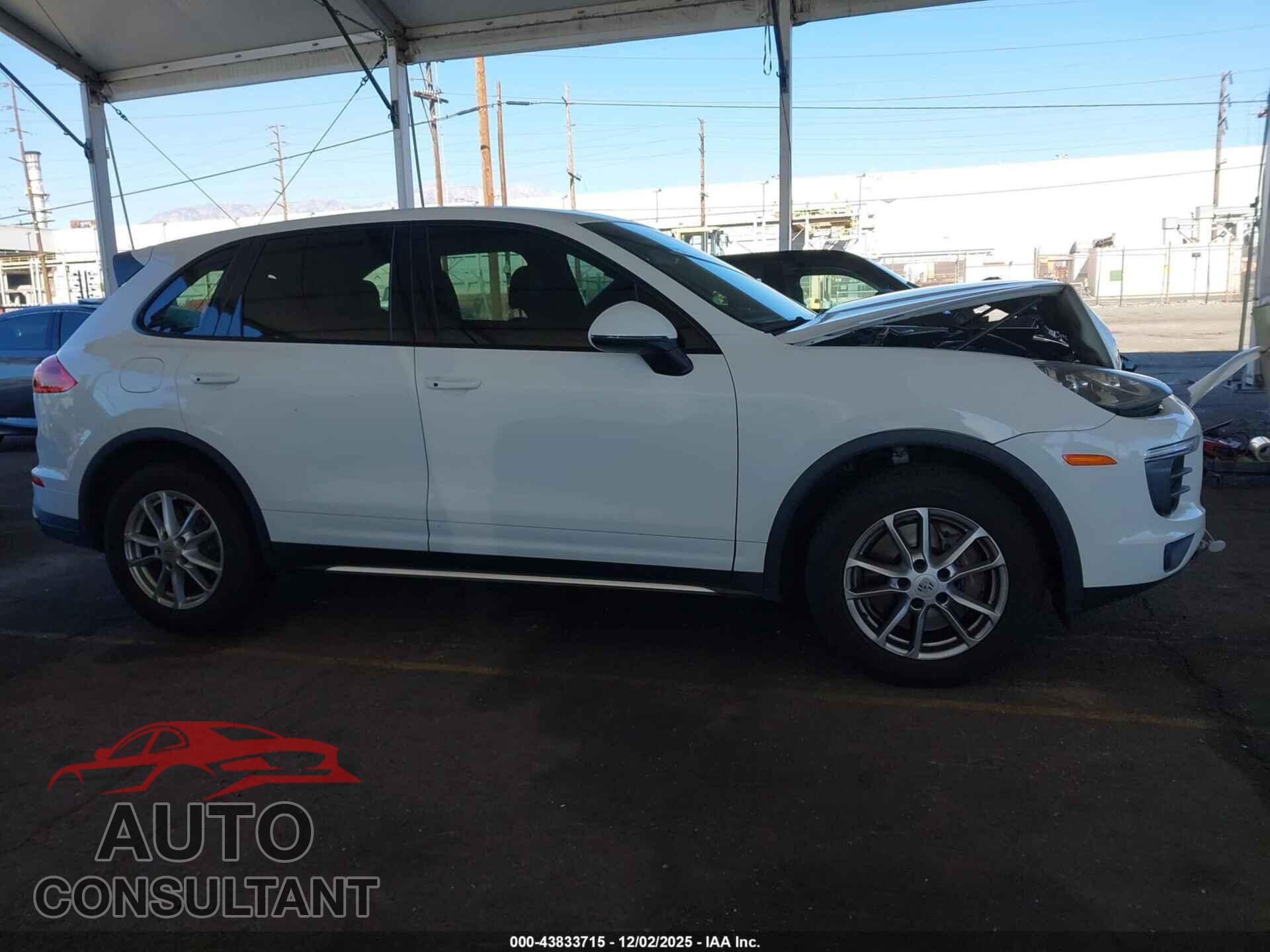 PORSCHE CAYENNE 2016 - WP1AA2A27GLA11002