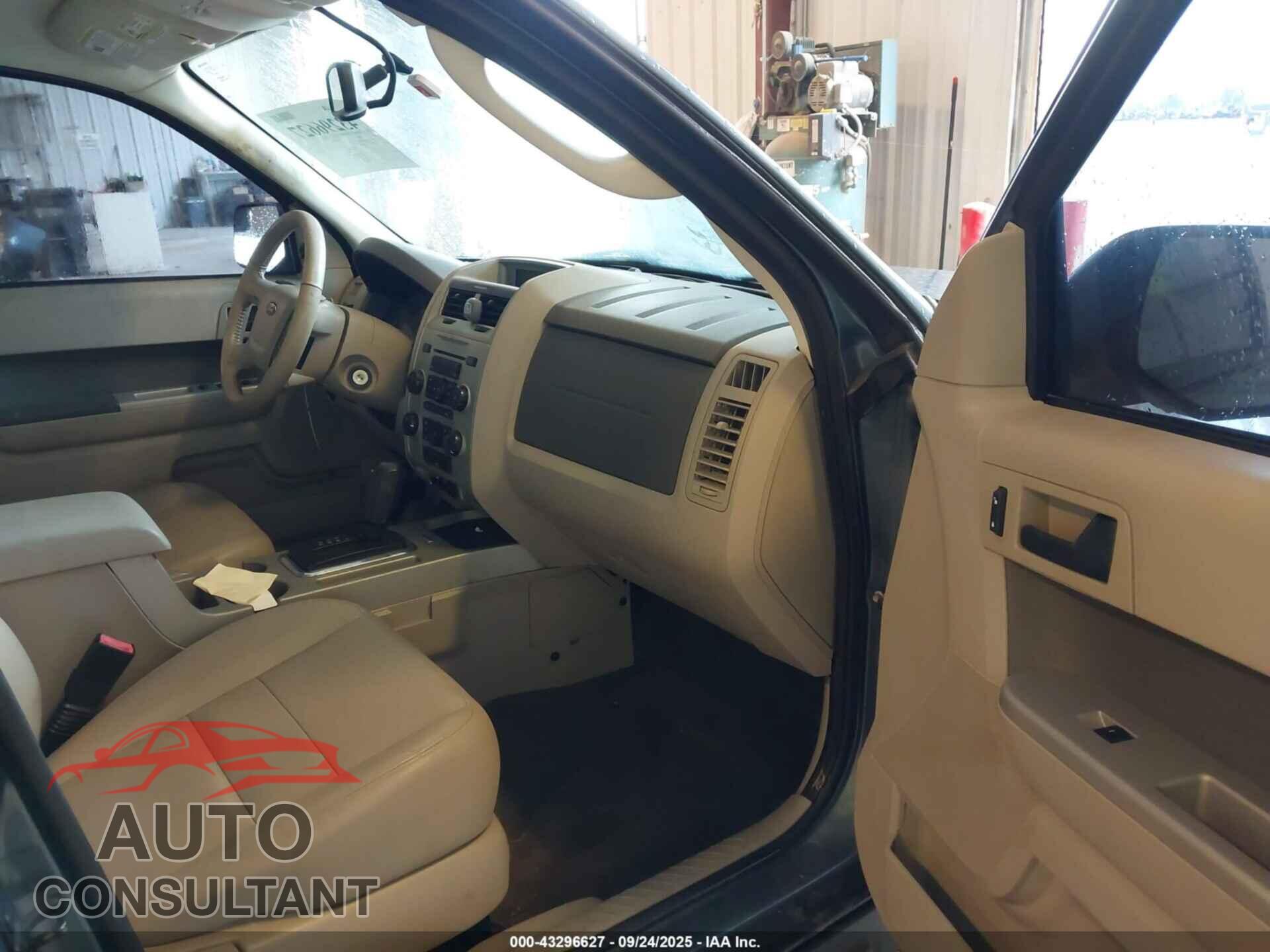 FORD ESCAPE 2011 - 1FMCU9DG9BKB08102