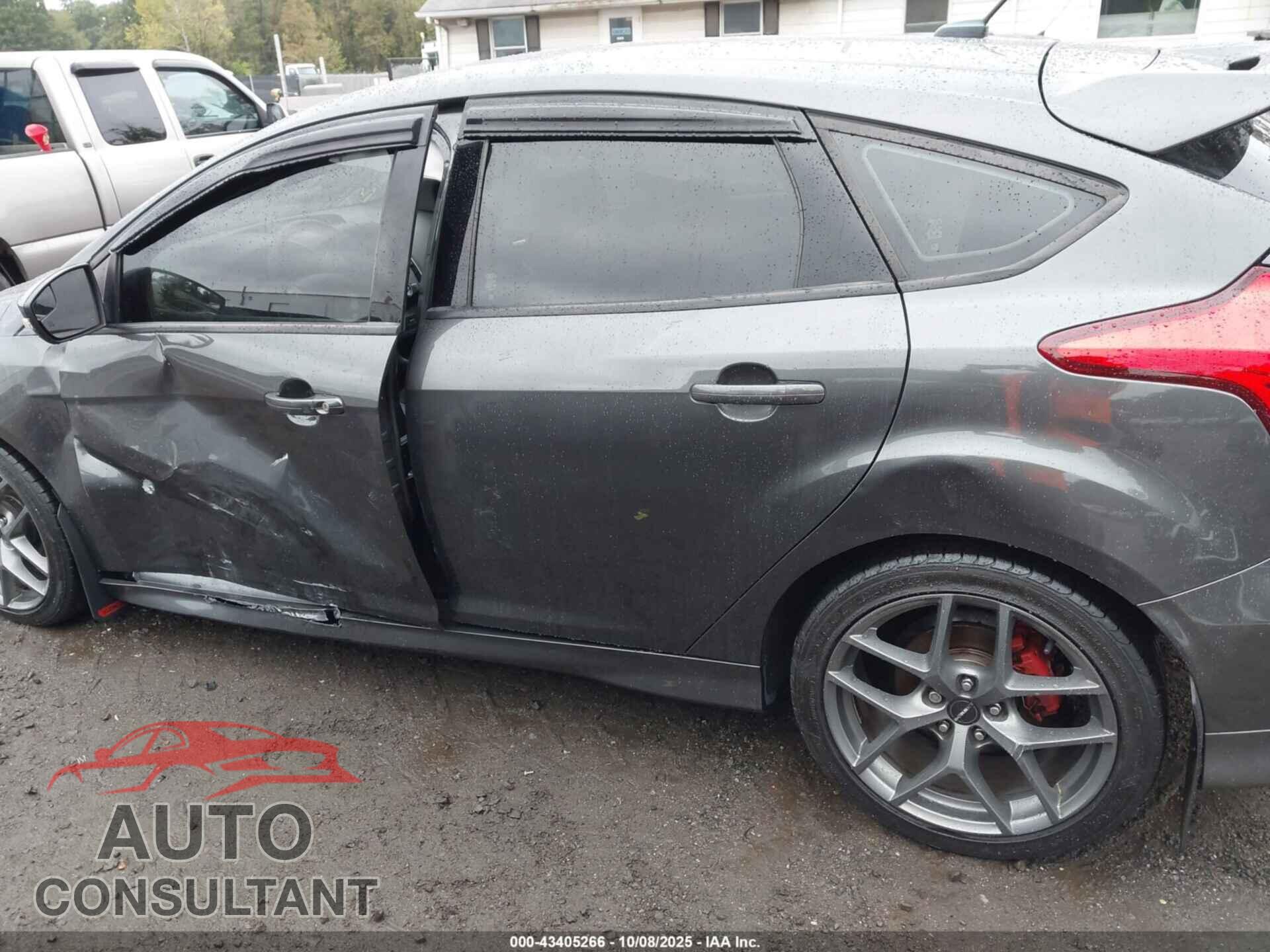 FORD FOCUS ST 2017 - 1FADP3L95HL236877